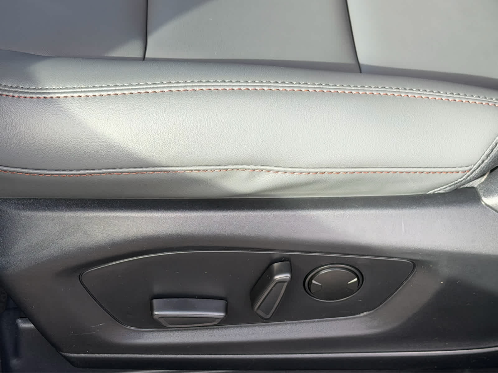 2027 Ford Explorer Active w/200A Pkg