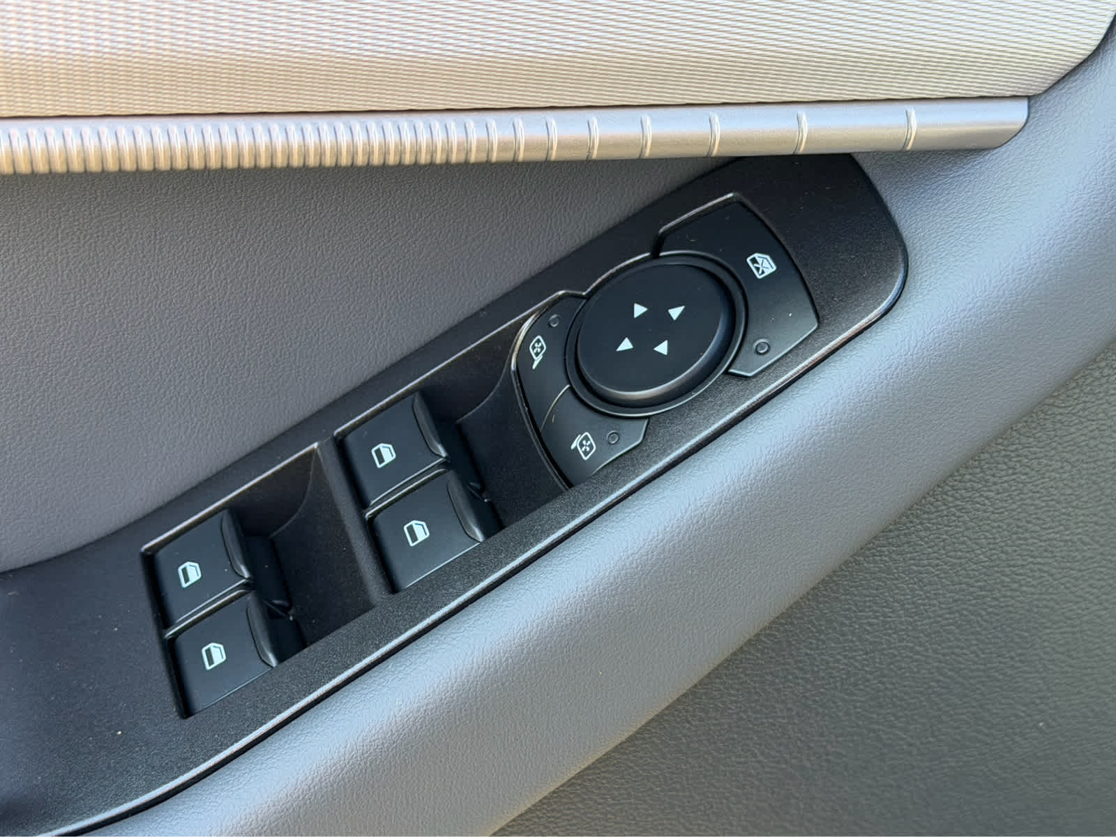 2027 Ford Explorer Active w/200A Pkg