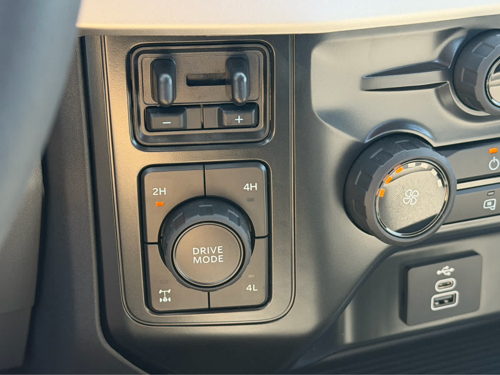 2027 Ford Super Duty F-250 SRW XL