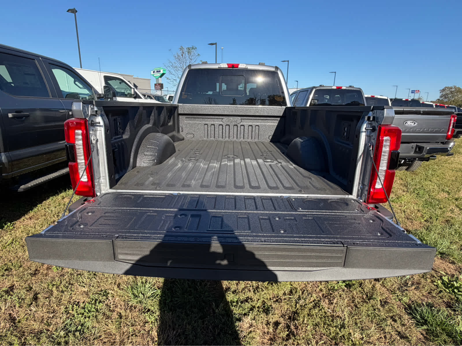 2027 Ford Super Duty F-350 DRW LARIAT