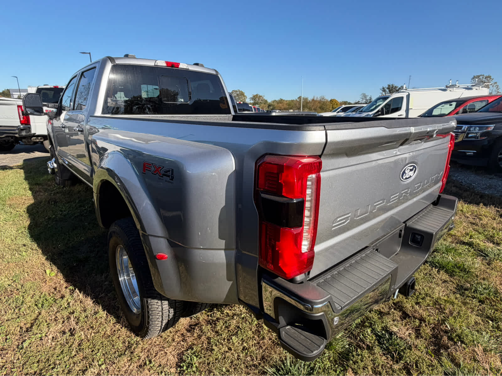 2027 Ford Super Duty F-350 DRW LARIAT