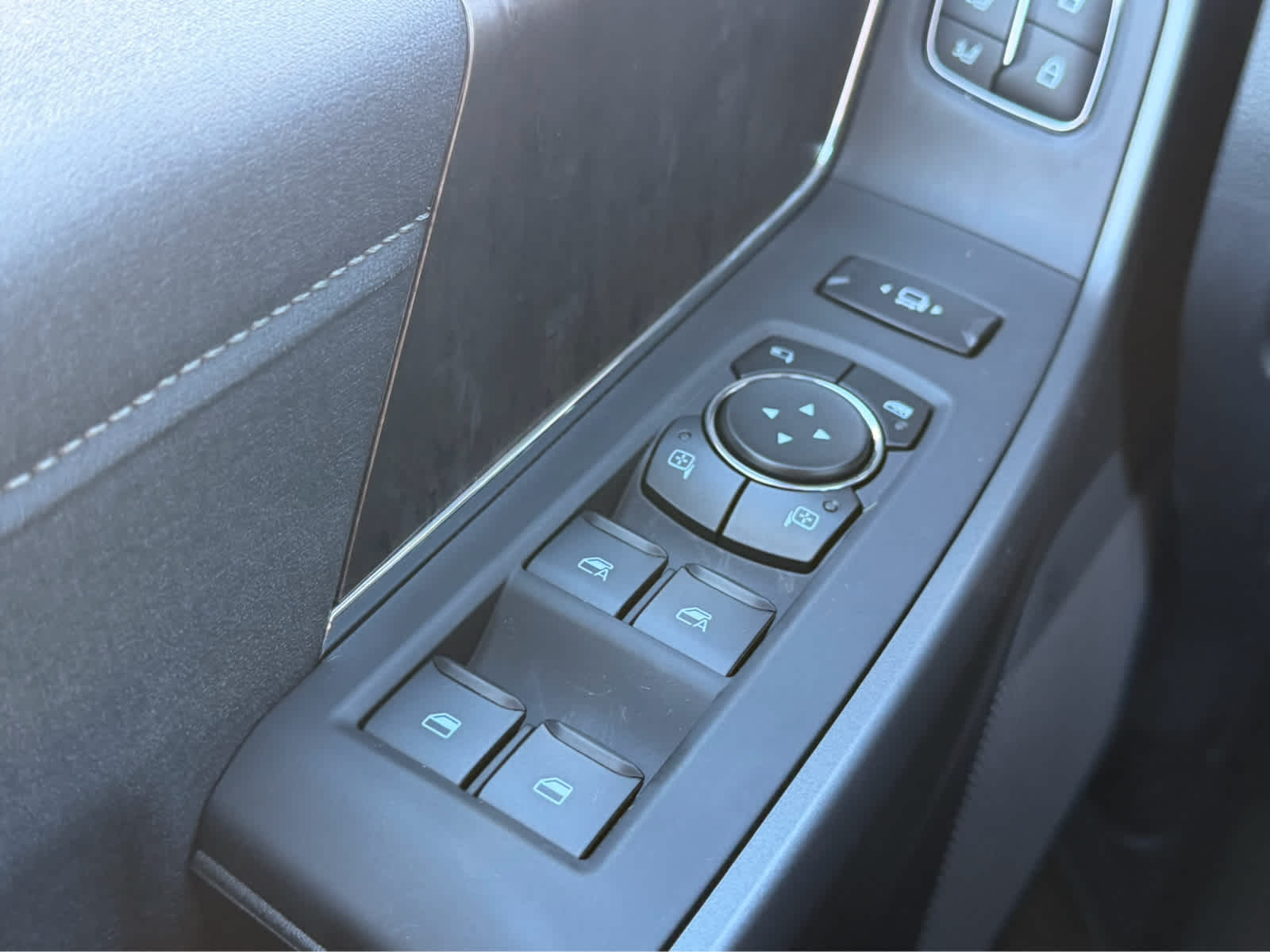 2027 Ford Super Duty F-350 DRW LARIAT
