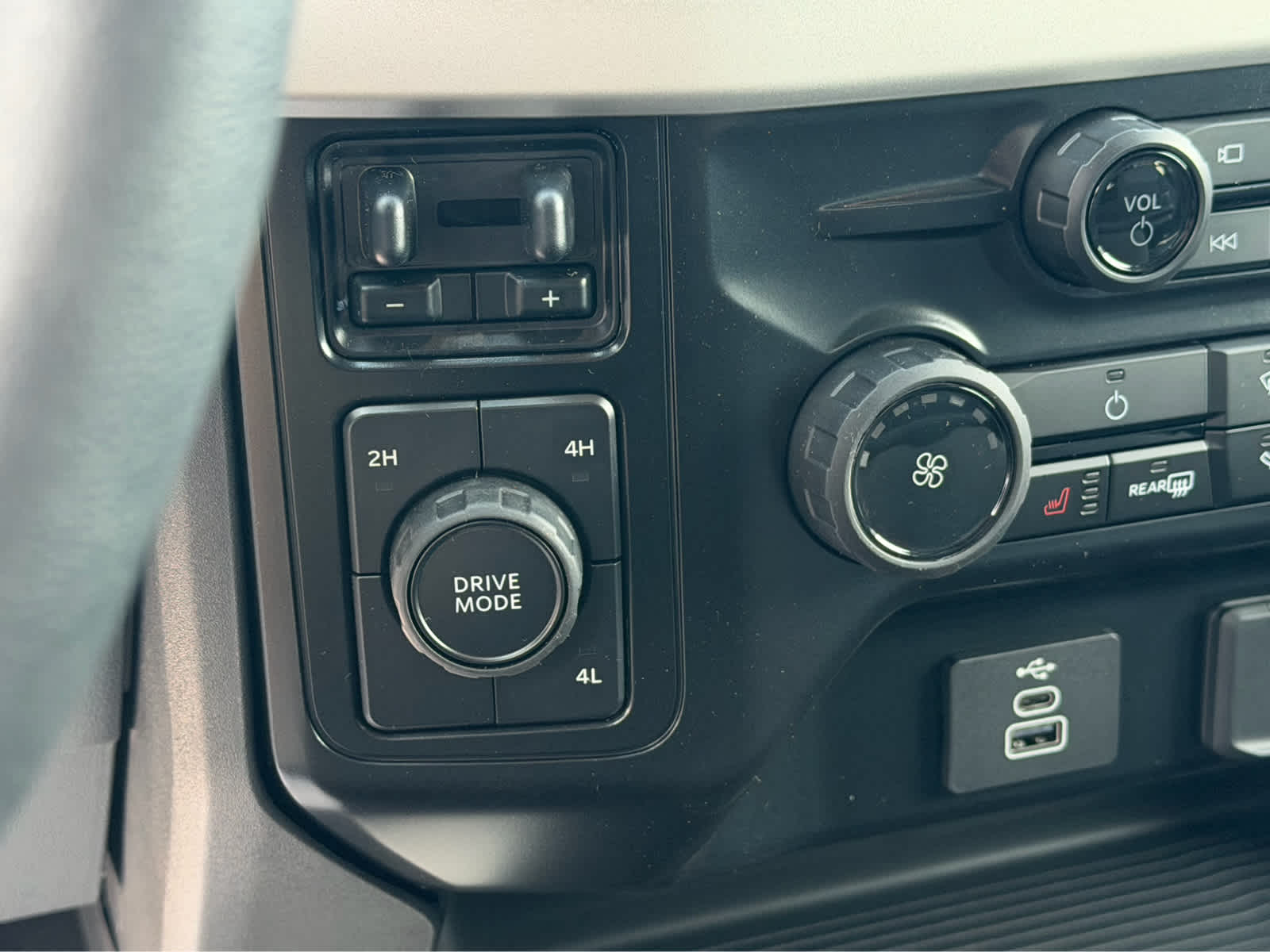 2026 Ford Super Duty F-350 DRW XLT