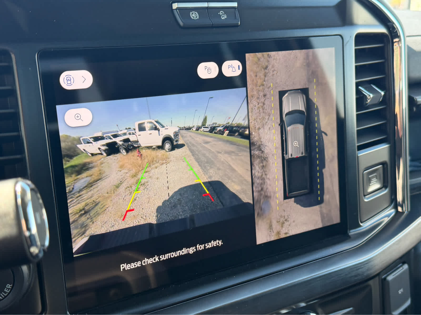 2027 Ford Super Duty F-350 DRW LARIAT