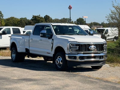 2027 Ford Super Duty F-350 DRW LARIAT