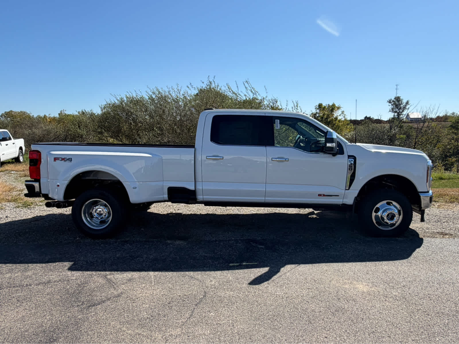 2027 Ford Super Duty F-350 DRW LARIAT