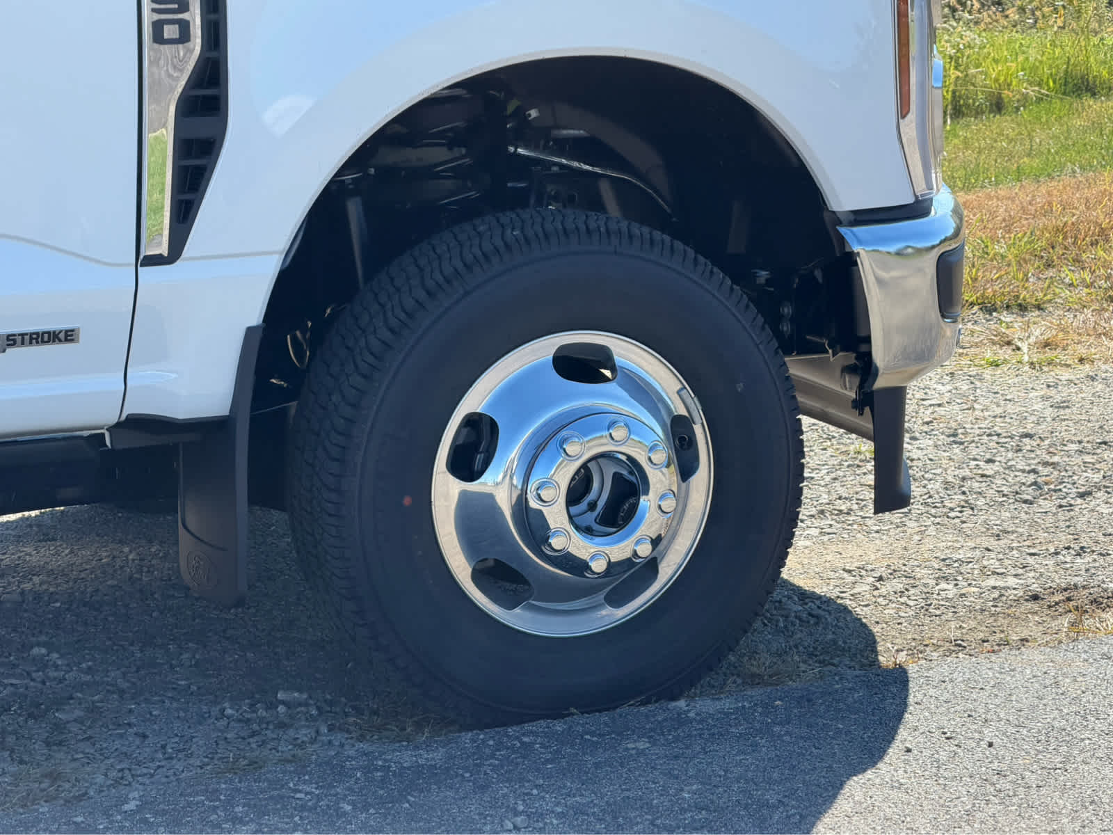 2027 Ford Super Duty F-350 DRW LARIAT