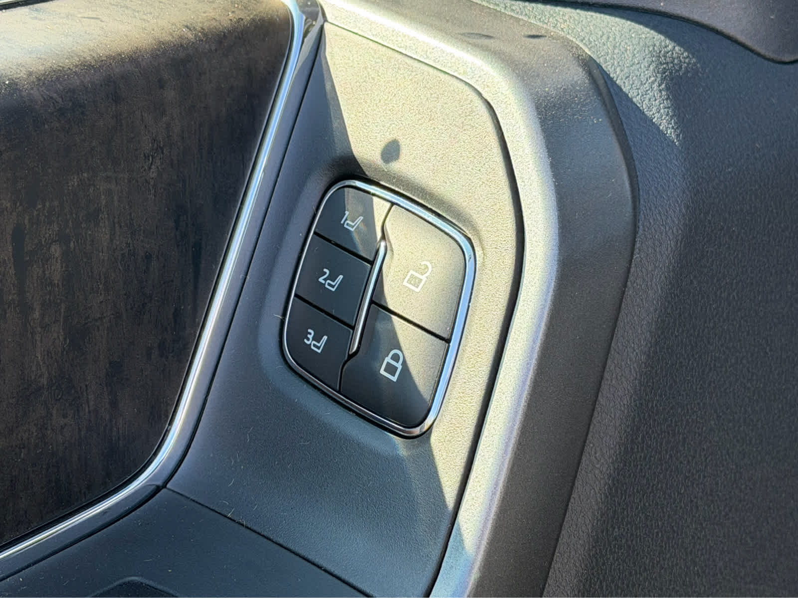 2027 Ford Super Duty F-350 DRW LARIAT