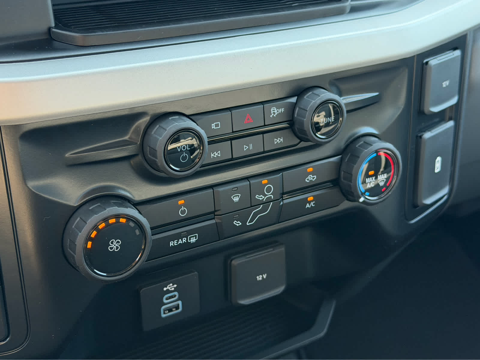 2027 Ford Super Duty F-350 DRW XL