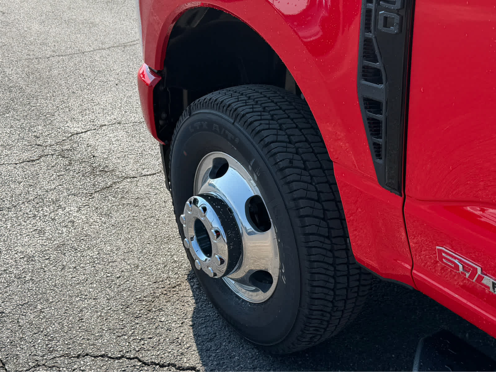 2027 Ford Super Duty F-350 DRW XL