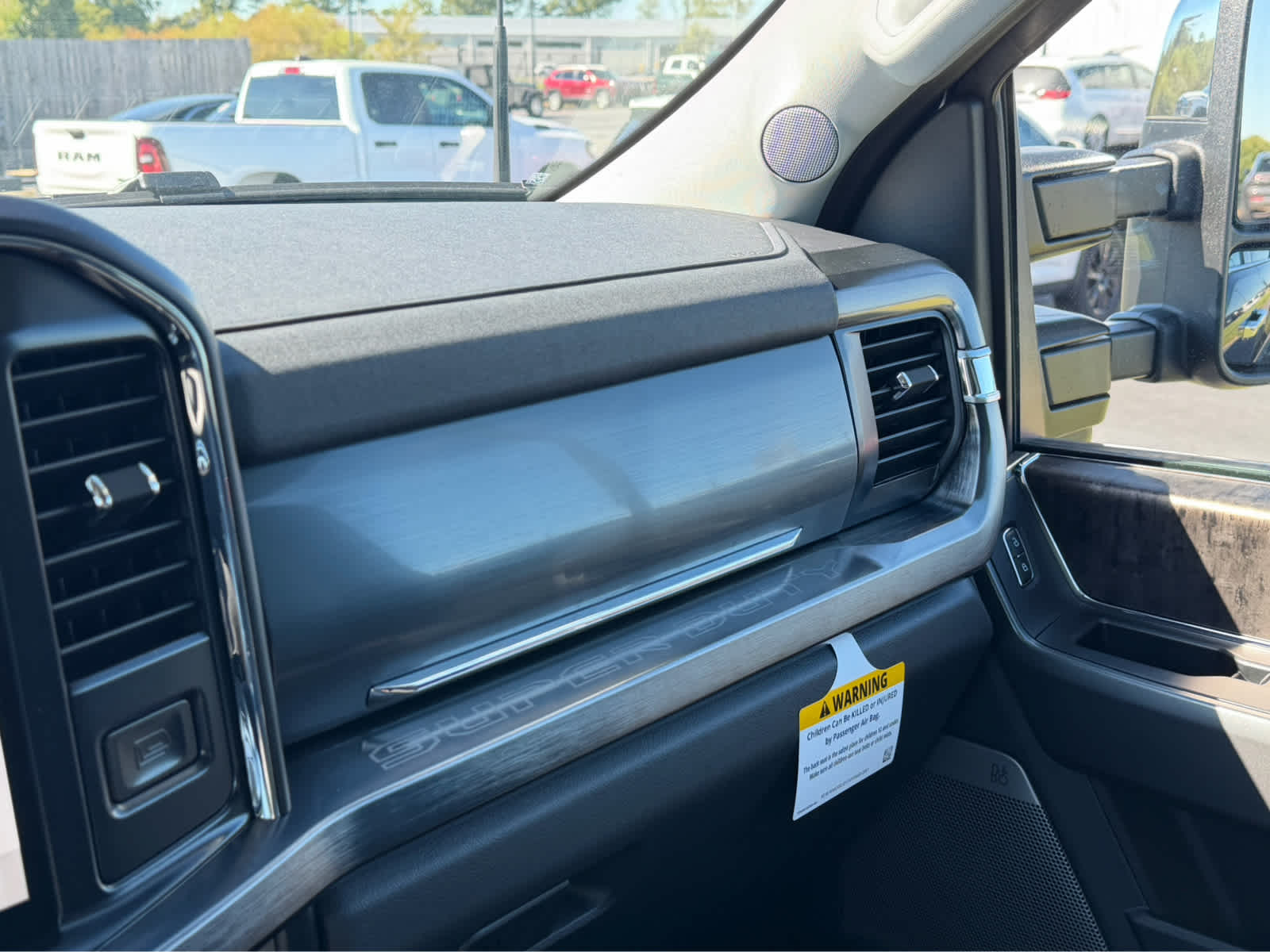 2027 Ford Super Duty F-350 DRW LARIAT