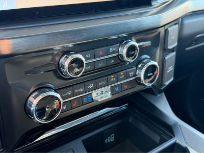 2027 Ford Super Duty F-350 DRW LARIAT