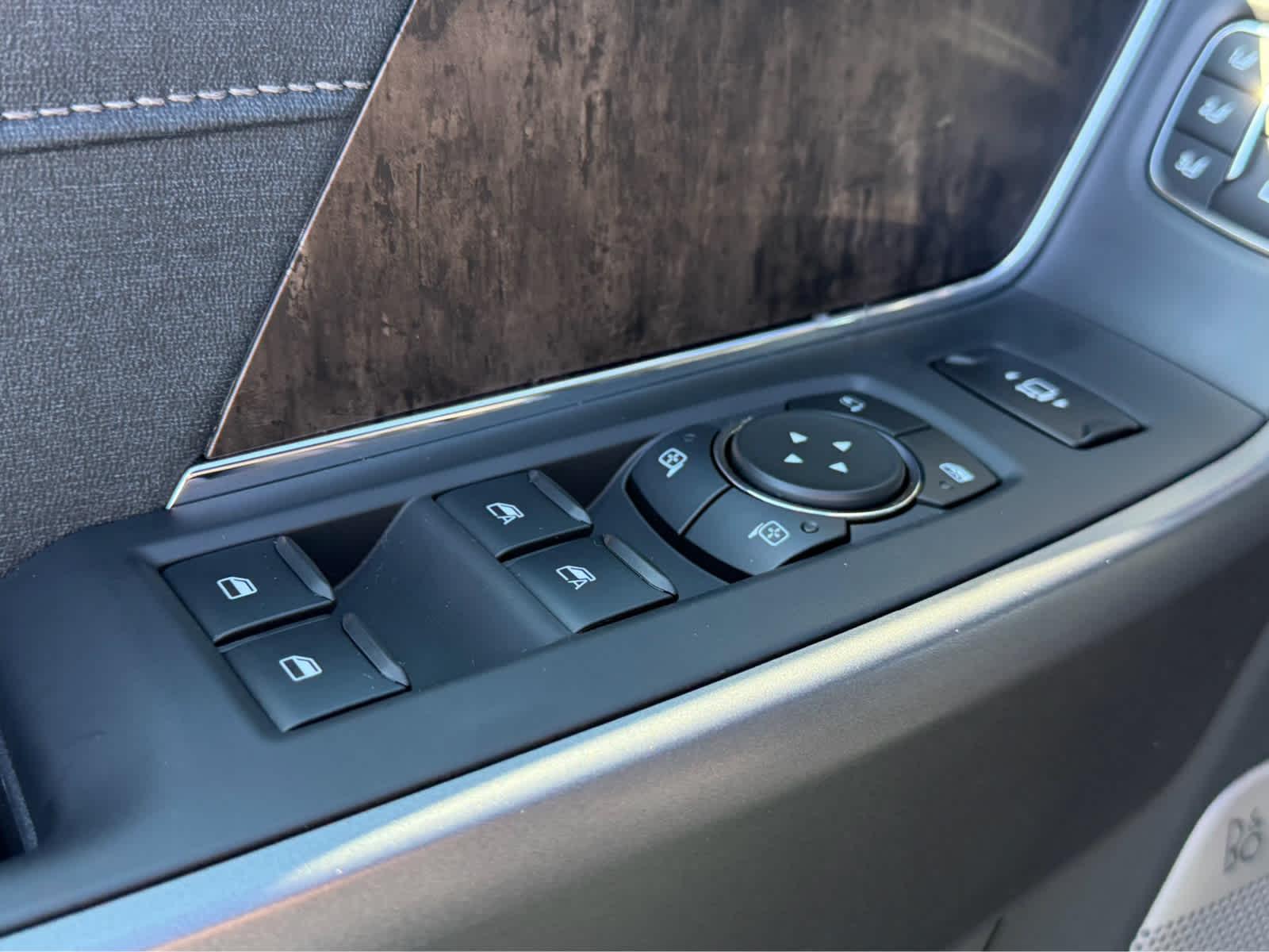 2027 Ford Super Duty F-350 DRW LARIAT