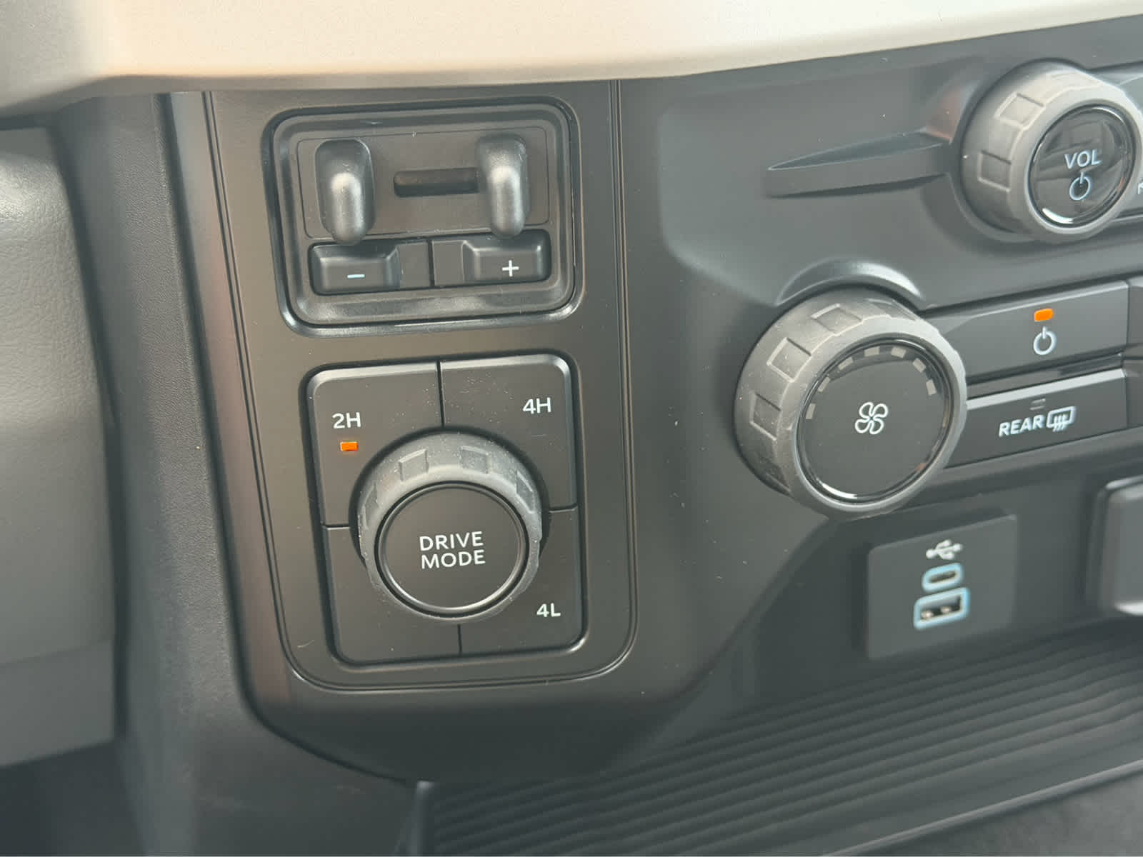 2027 Ford Super Duty F-350 DRW XL