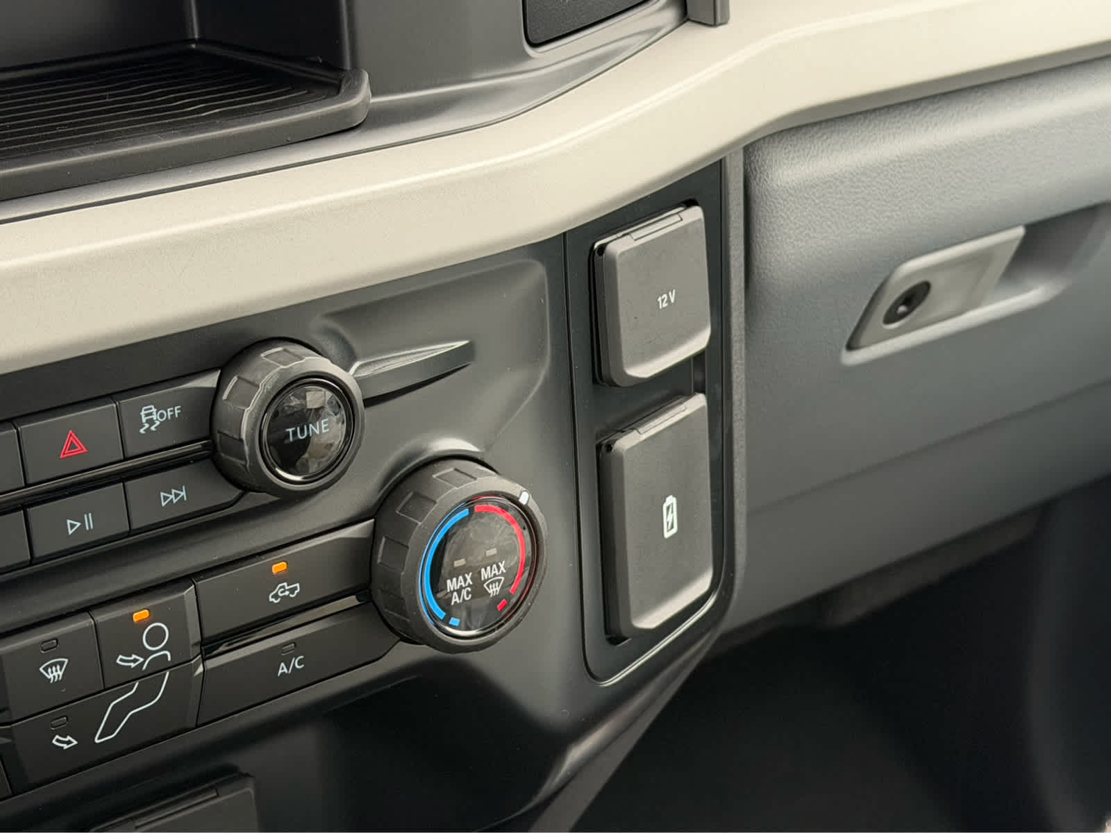 2027 Ford Super Duty F-350 DRW XL