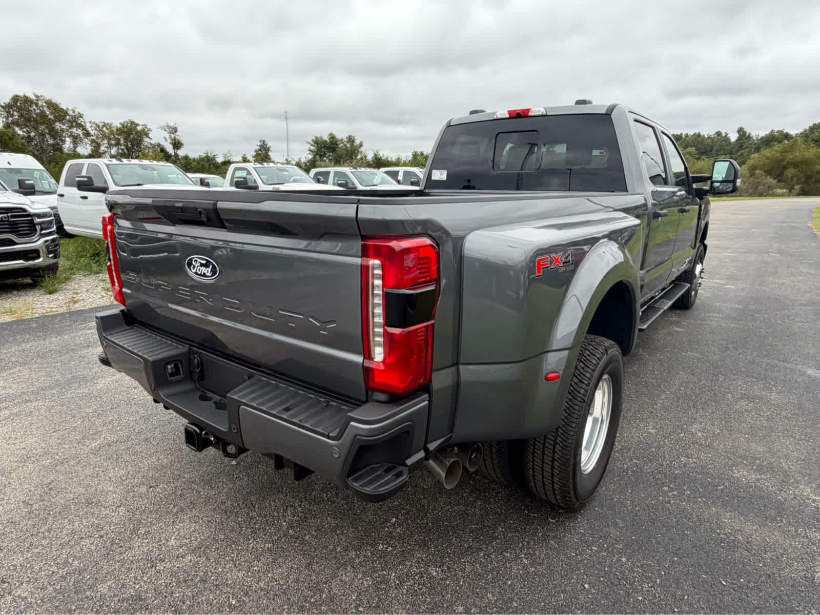 2027 Ford Super Duty F-350 DRW XL