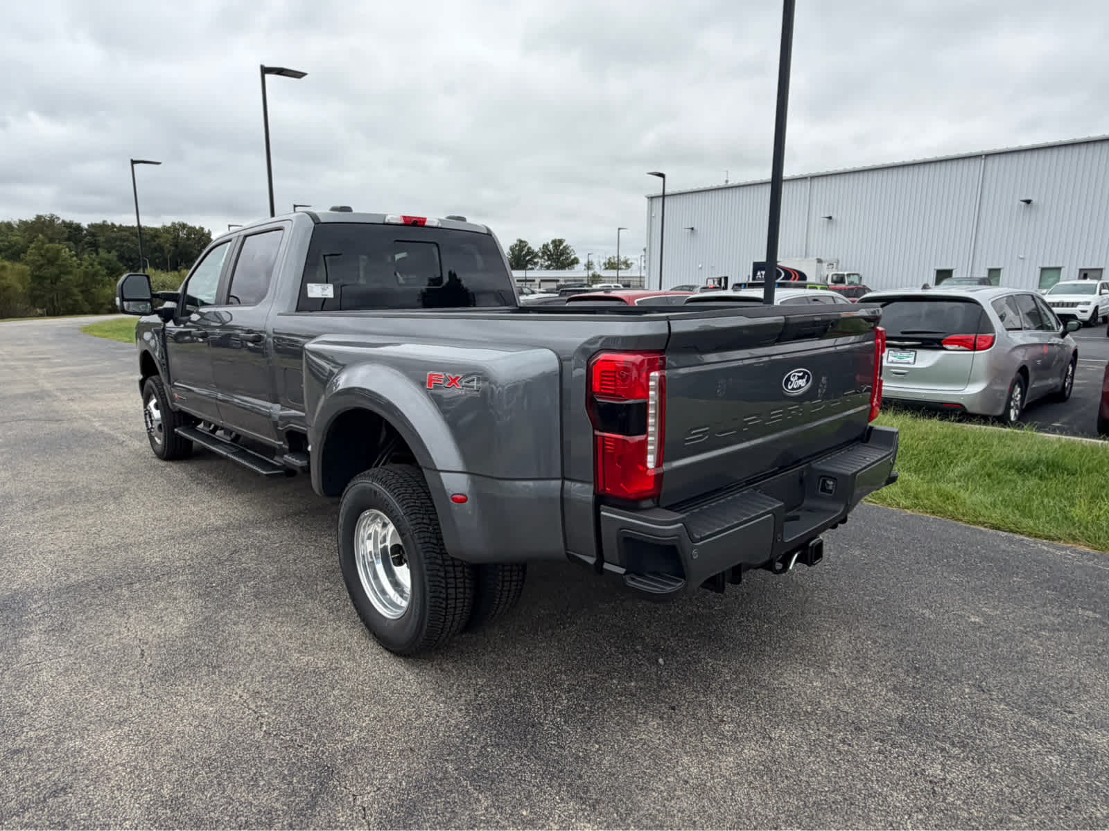 2027 Ford Super Duty F-350 DRW XL