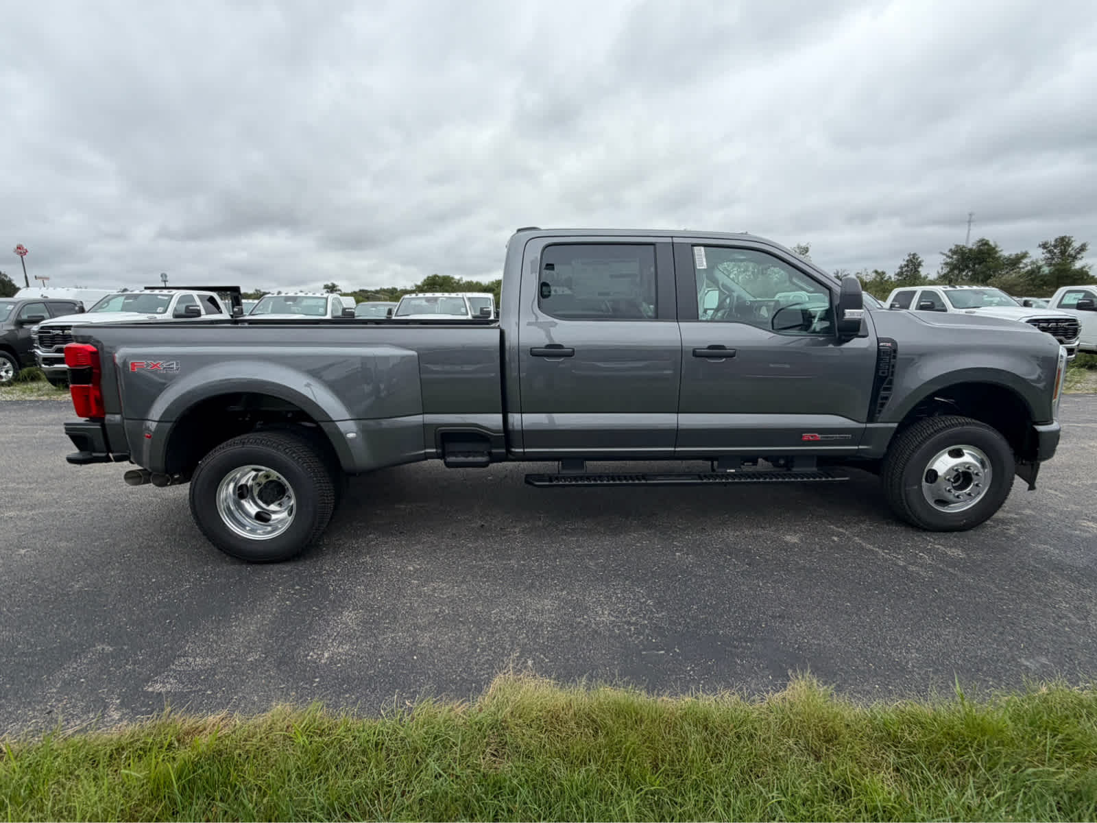2027 Ford Super Duty F-350 DRW XL