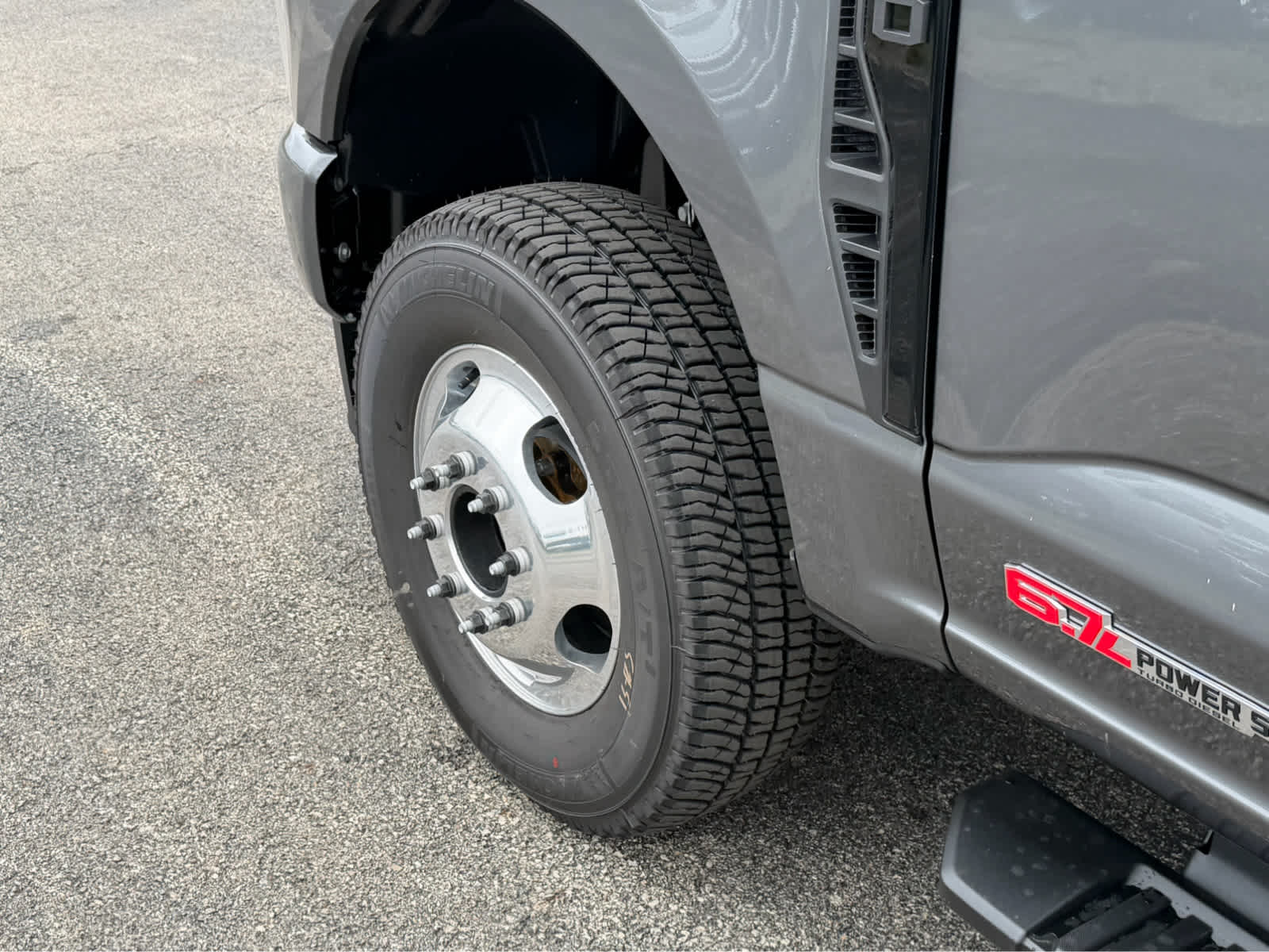 2027 Ford Super Duty F-350 DRW XL
