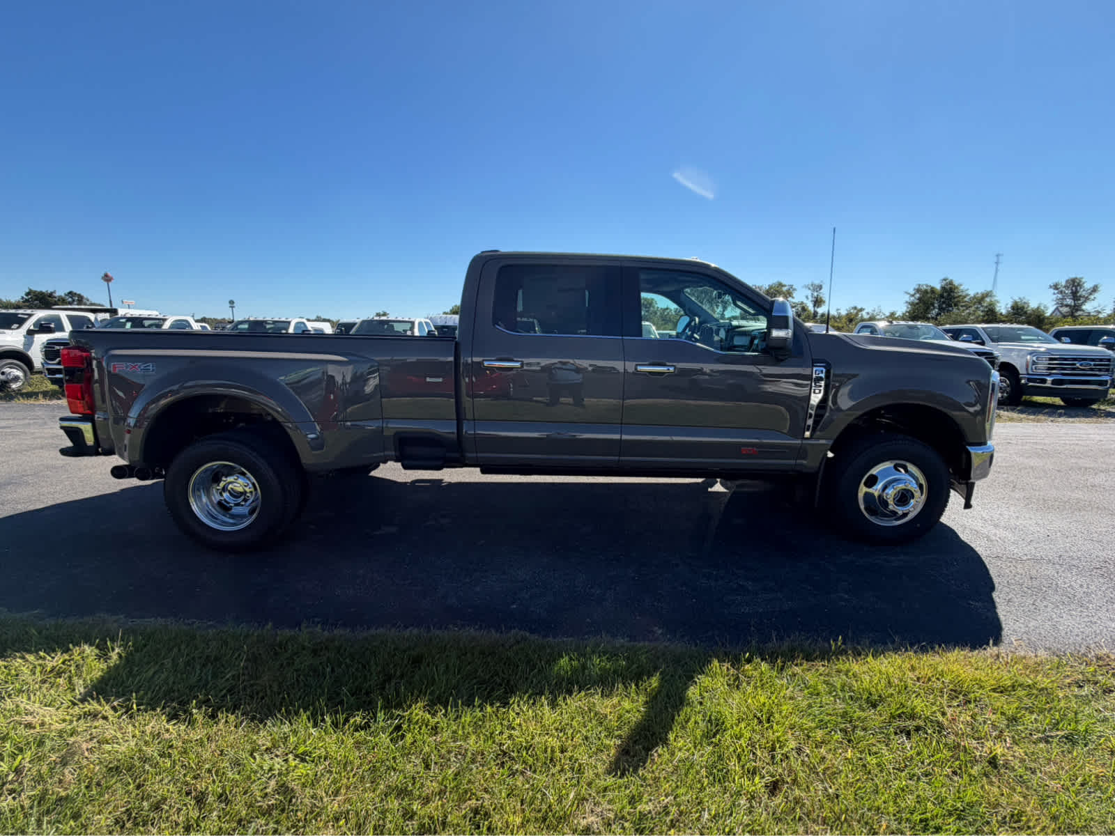 2027 Ford Super Duty F-350 DRW LARIAT