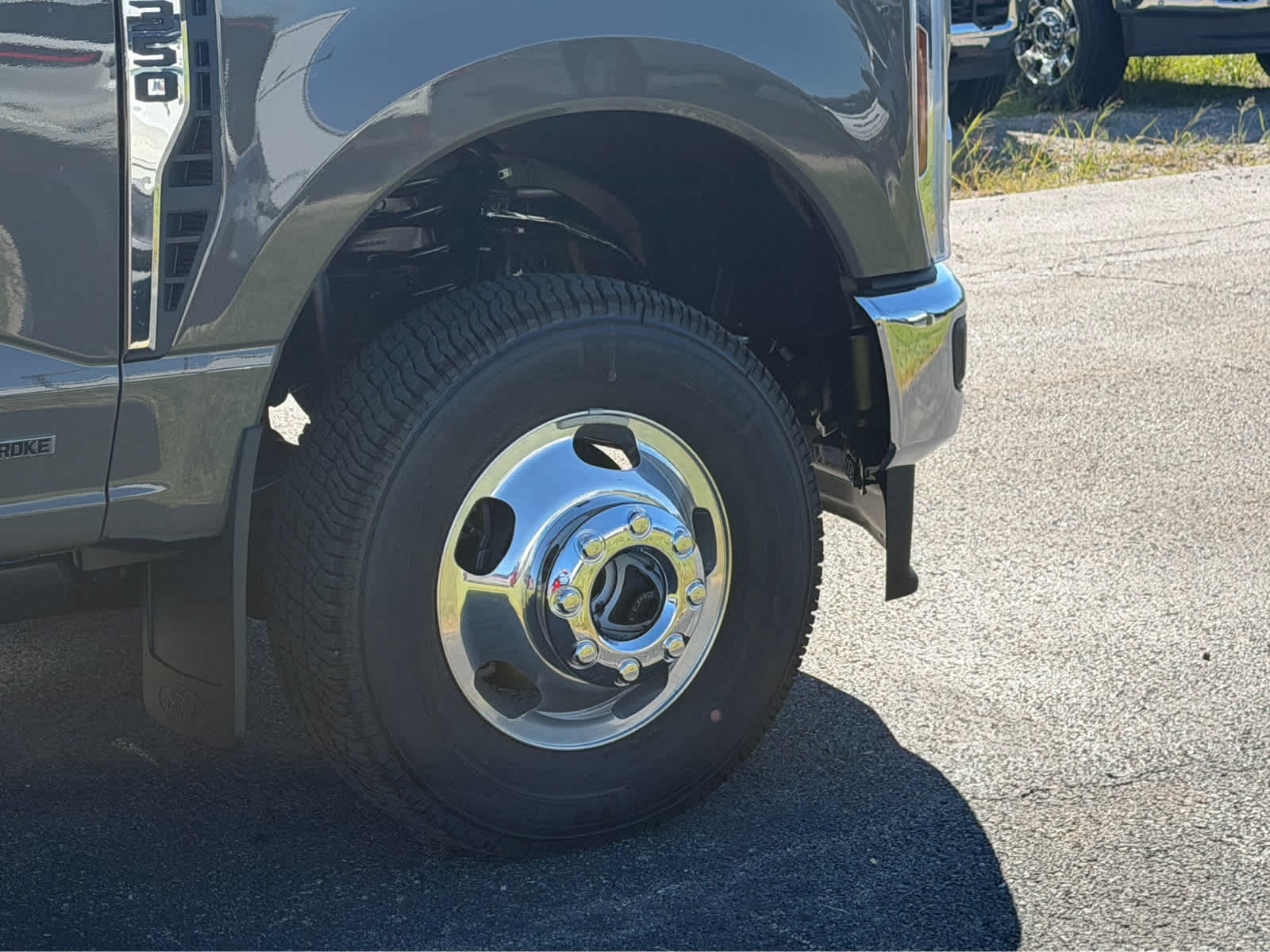 2027 Ford Super Duty F-350 DRW LARIAT