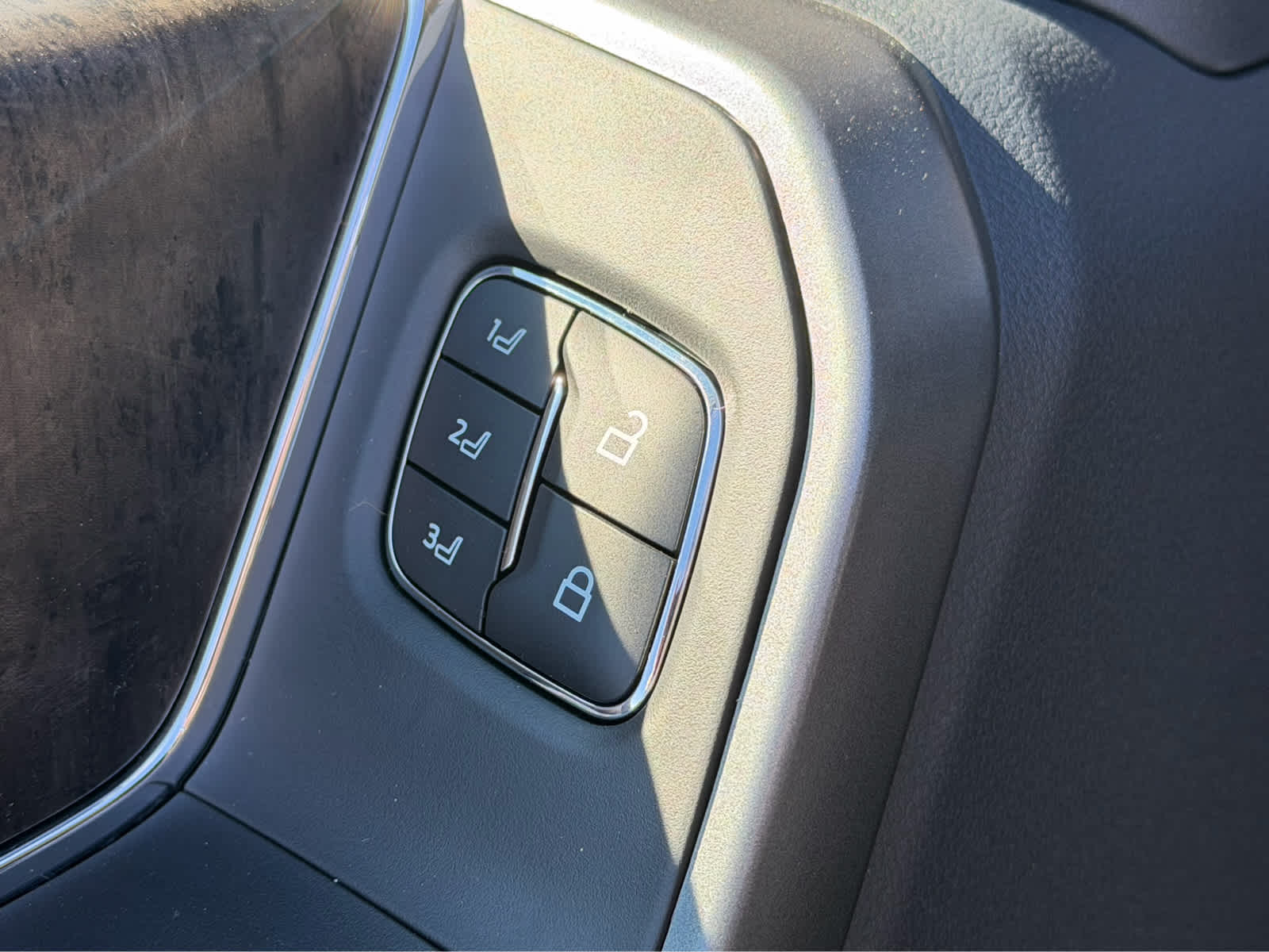 2027 Ford Super Duty F-350 DRW LARIAT
