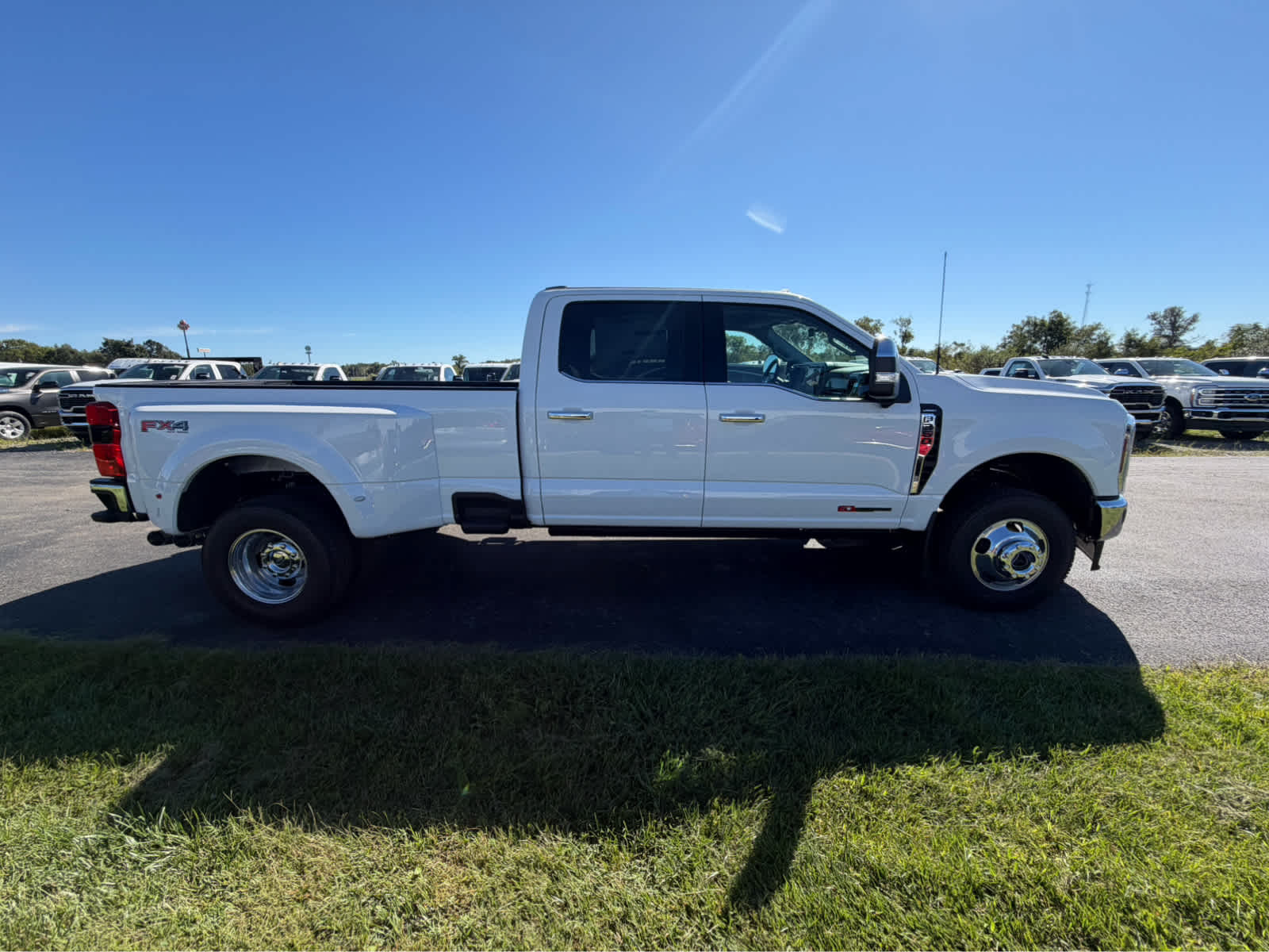 2027 Ford Super Duty F-350 DRW LARIAT