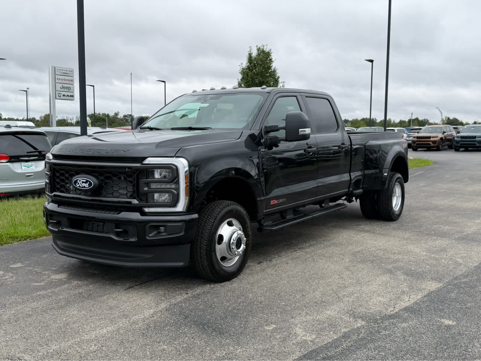 2027 Ford Super Duty F-350 DRW XL