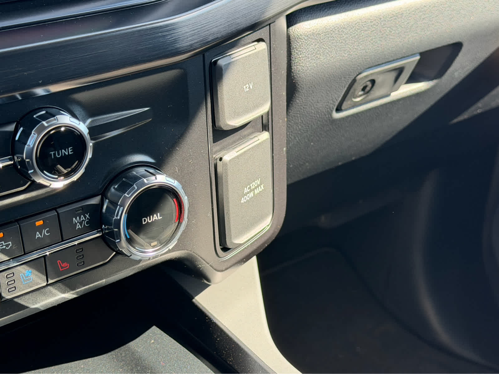 2027 Ford Super Duty F-350 DRW LARIAT