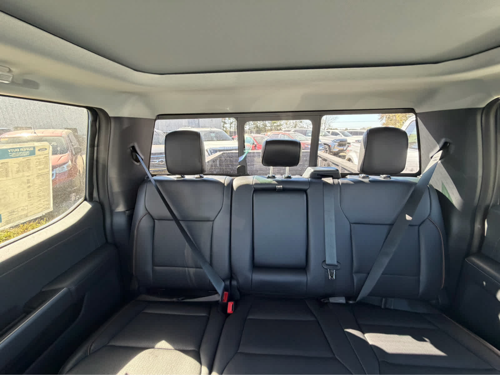 2027 Ford Super Duty F-350 DRW LARIAT