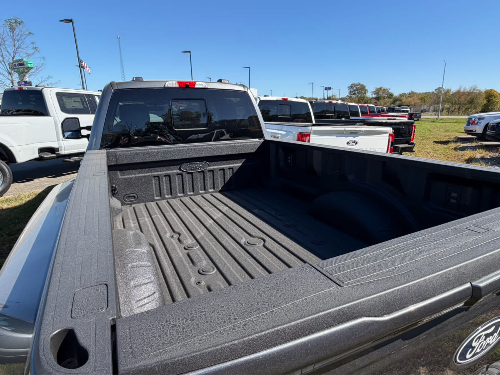 2027 Ford Super Duty F-350 DRW LARIAT