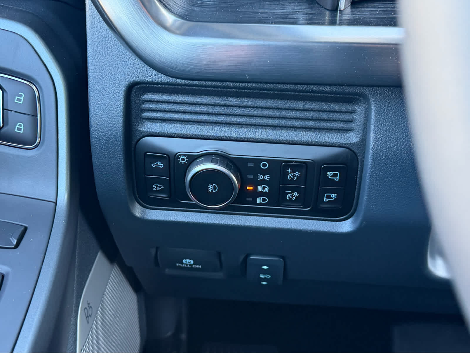 2027 Ford Super Duty F-350 DRW LARIAT