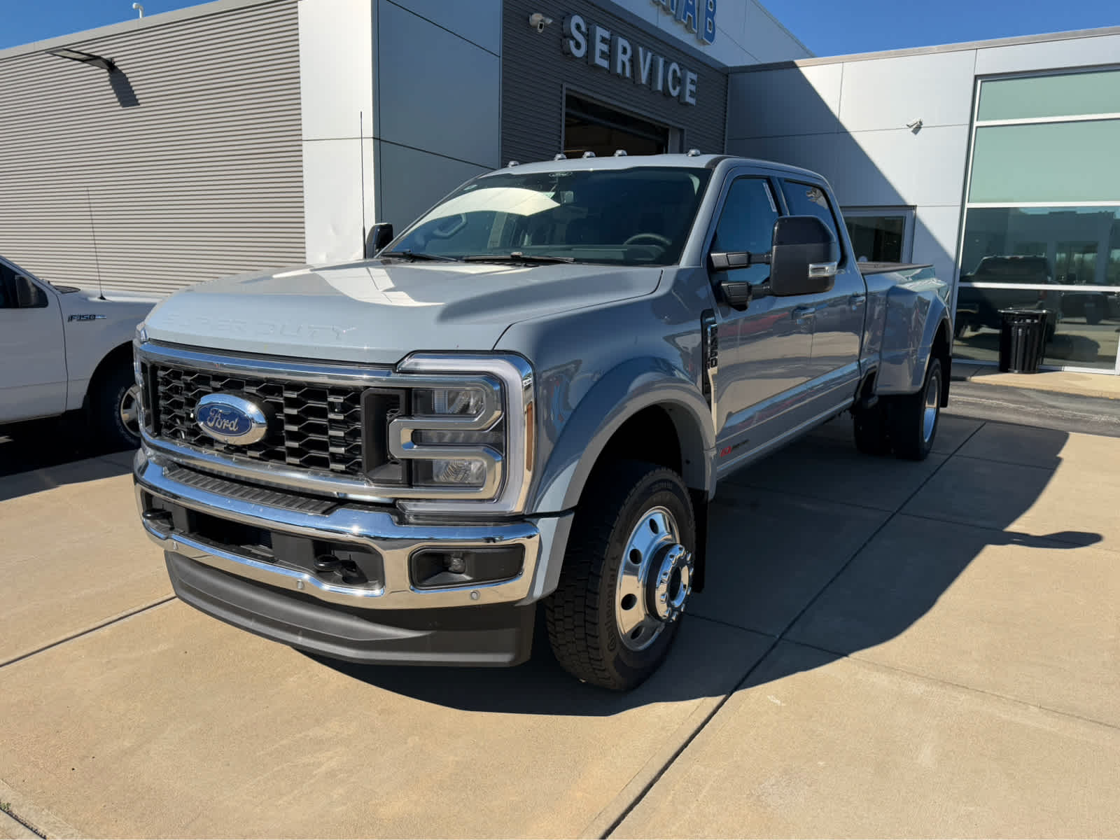 2026 Ford Super Duty F-450 DRW LARIAT