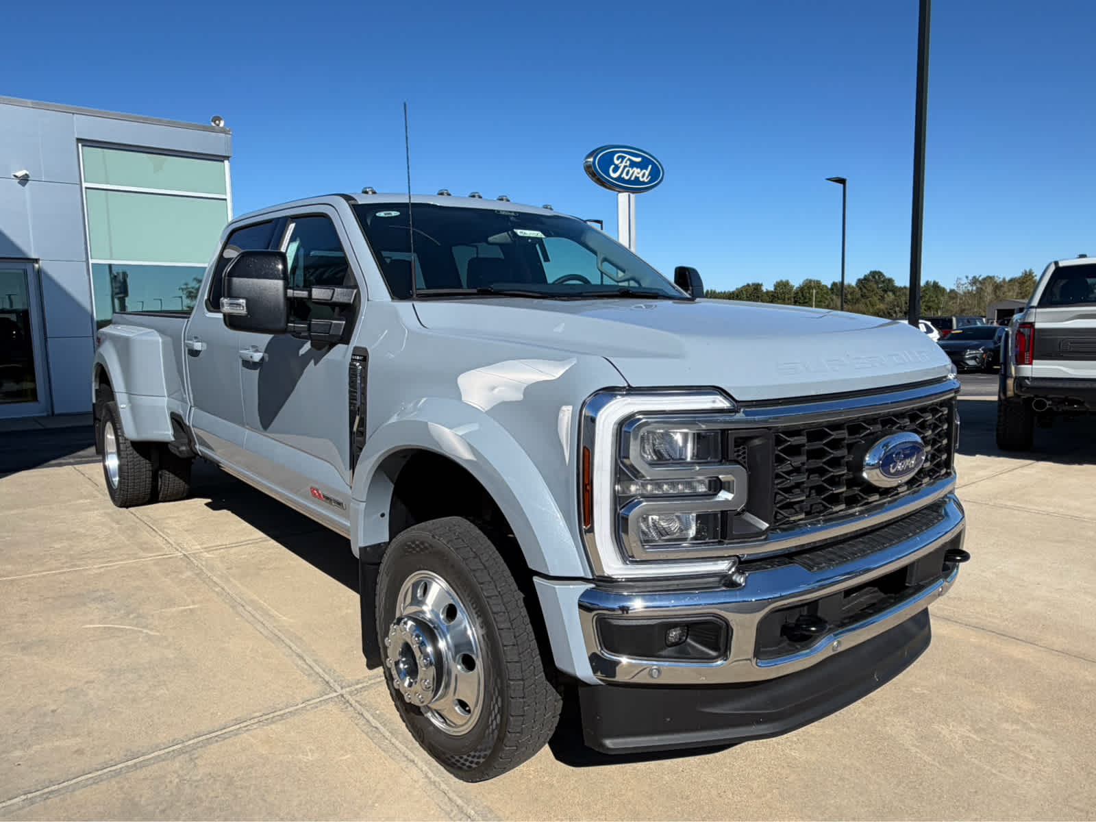 2026 Ford Super Duty F-450 DRW LARIAT