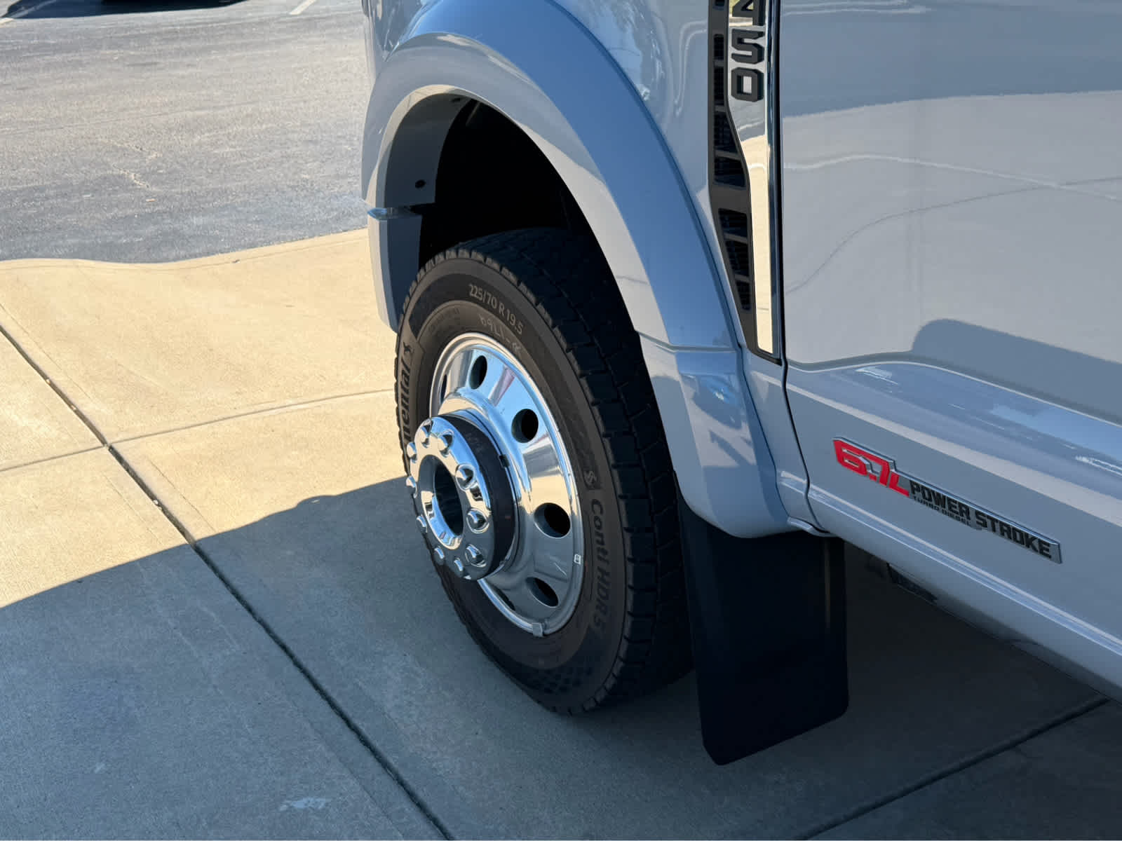 2026 Ford Super Duty F-450 DRW LARIAT