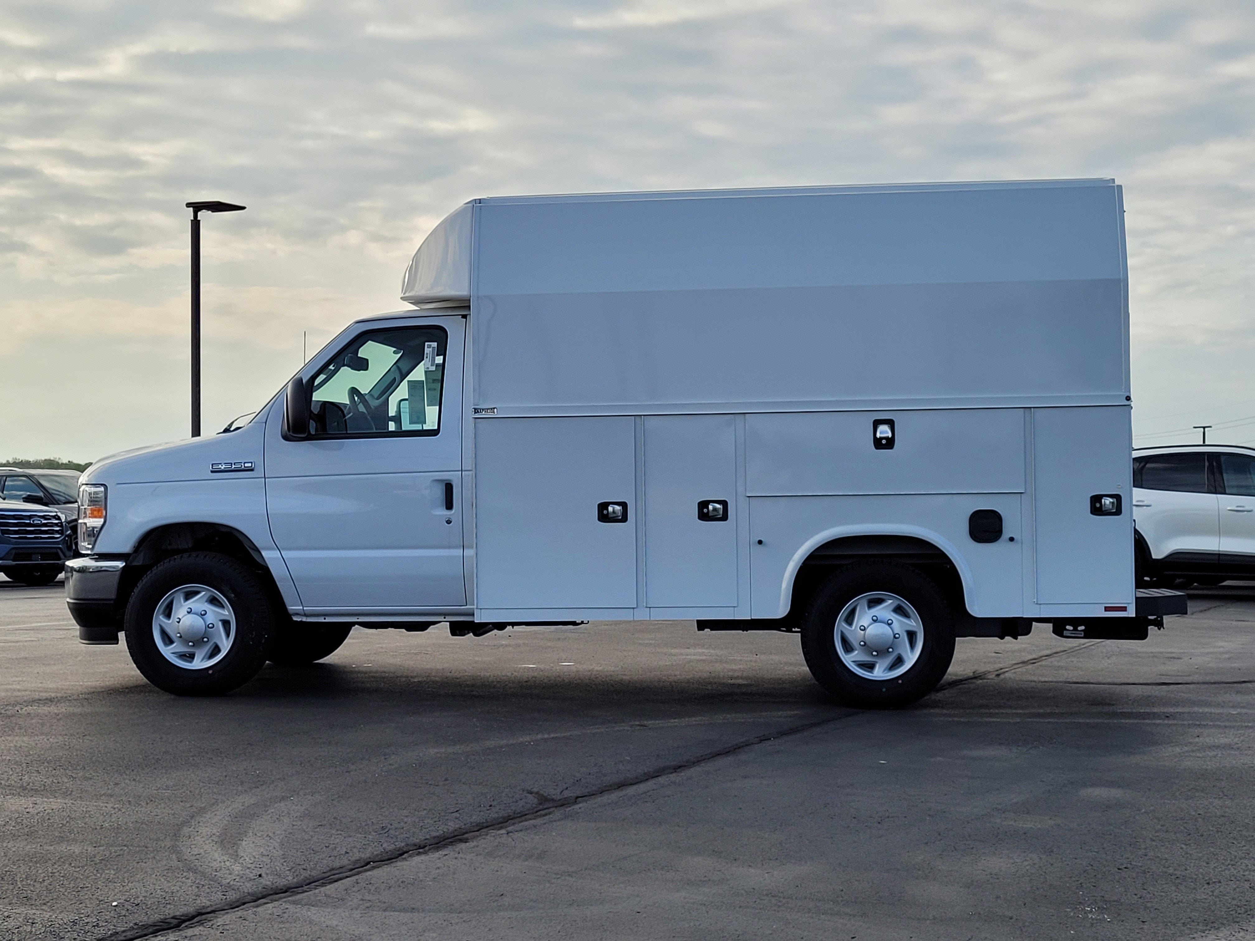 2026 Ford E-350SD Base Cutaway