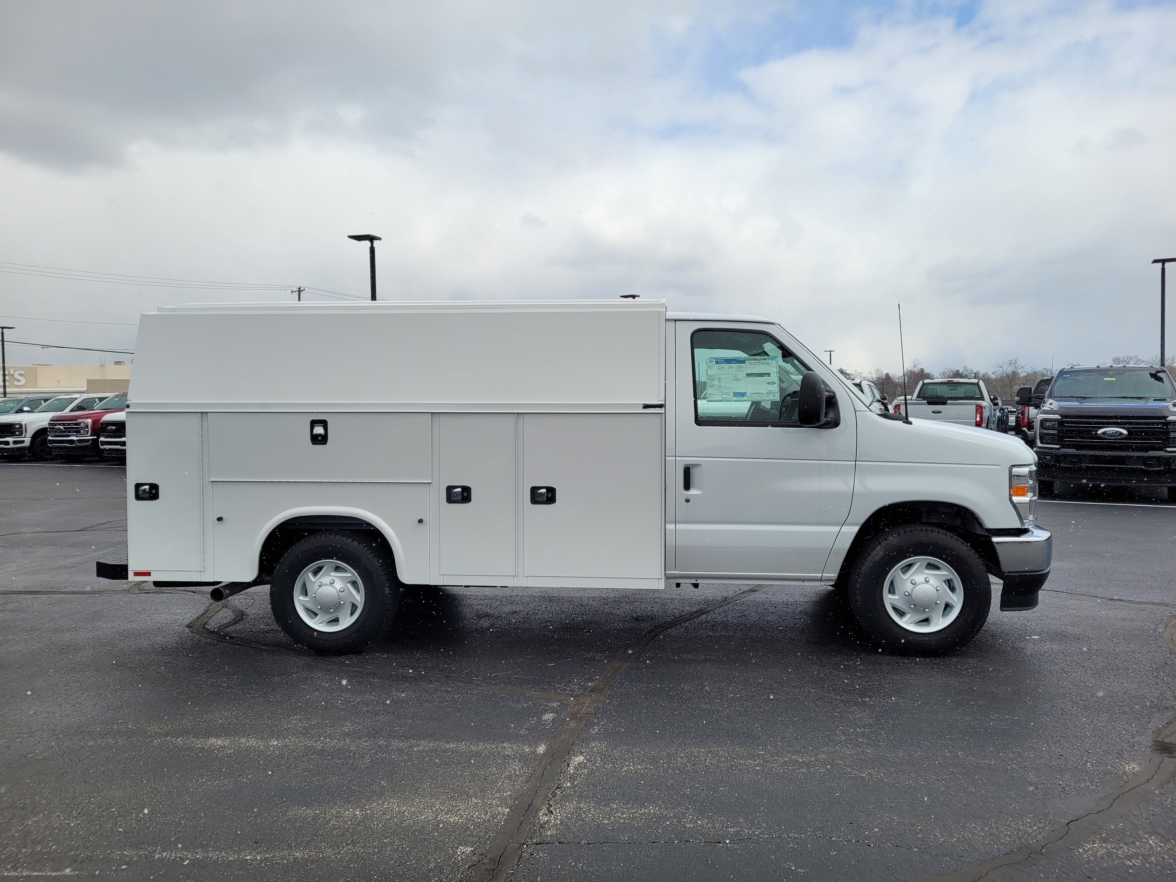 2026 Ford E-350SD Base Cutaway