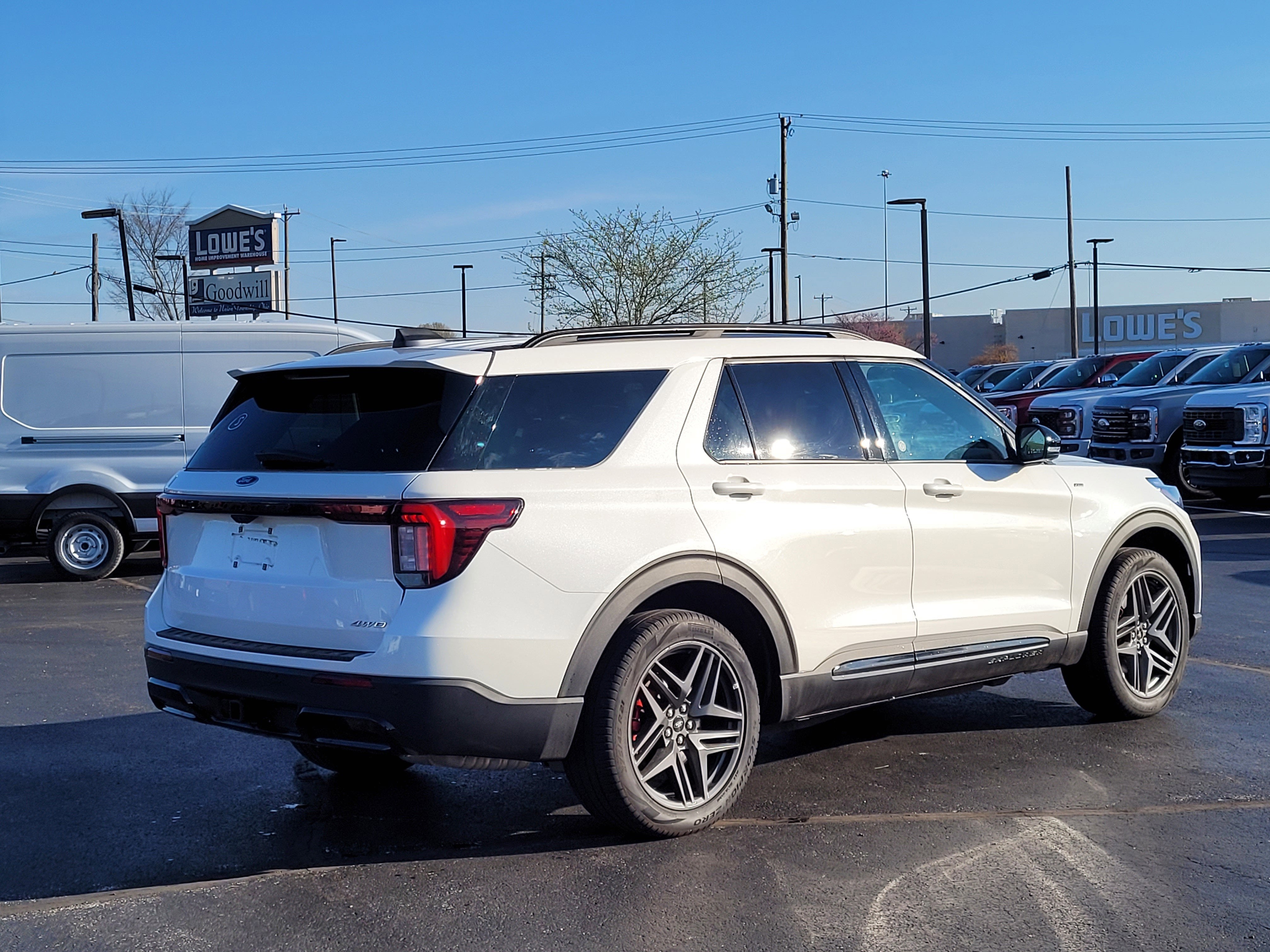 2025 Ford Explorer ST-Line
