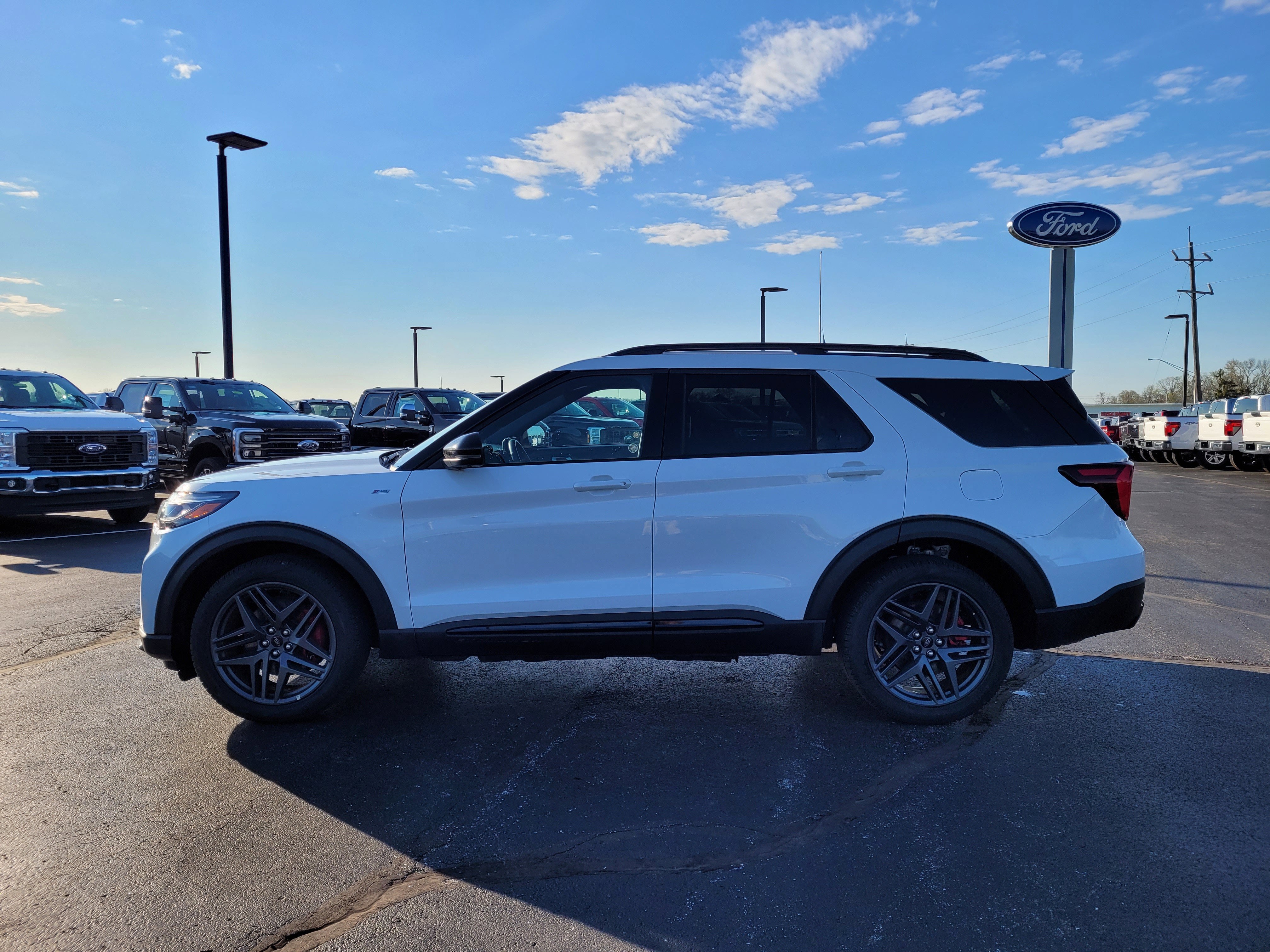 2025 Ford Explorer ST-Line