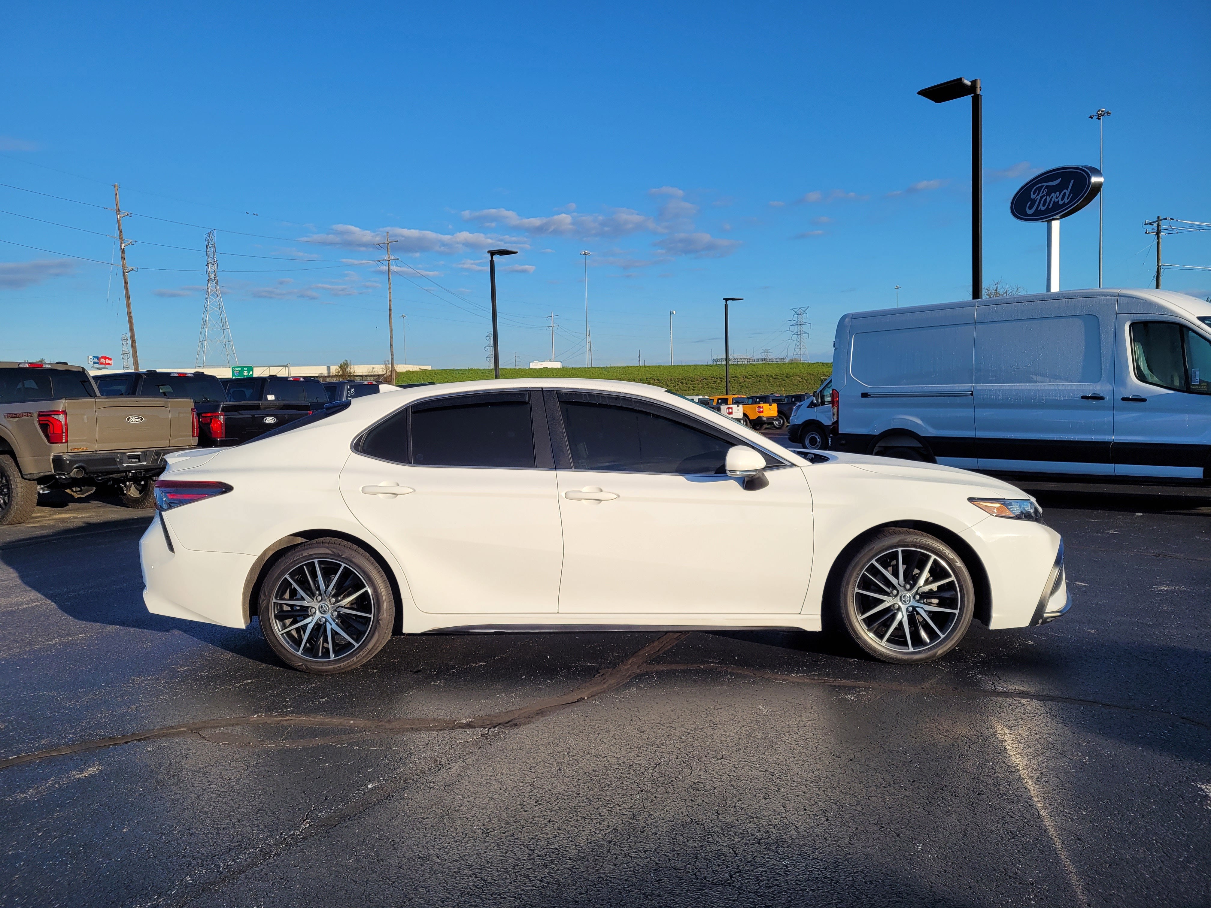 2023 Toyota Camry SE