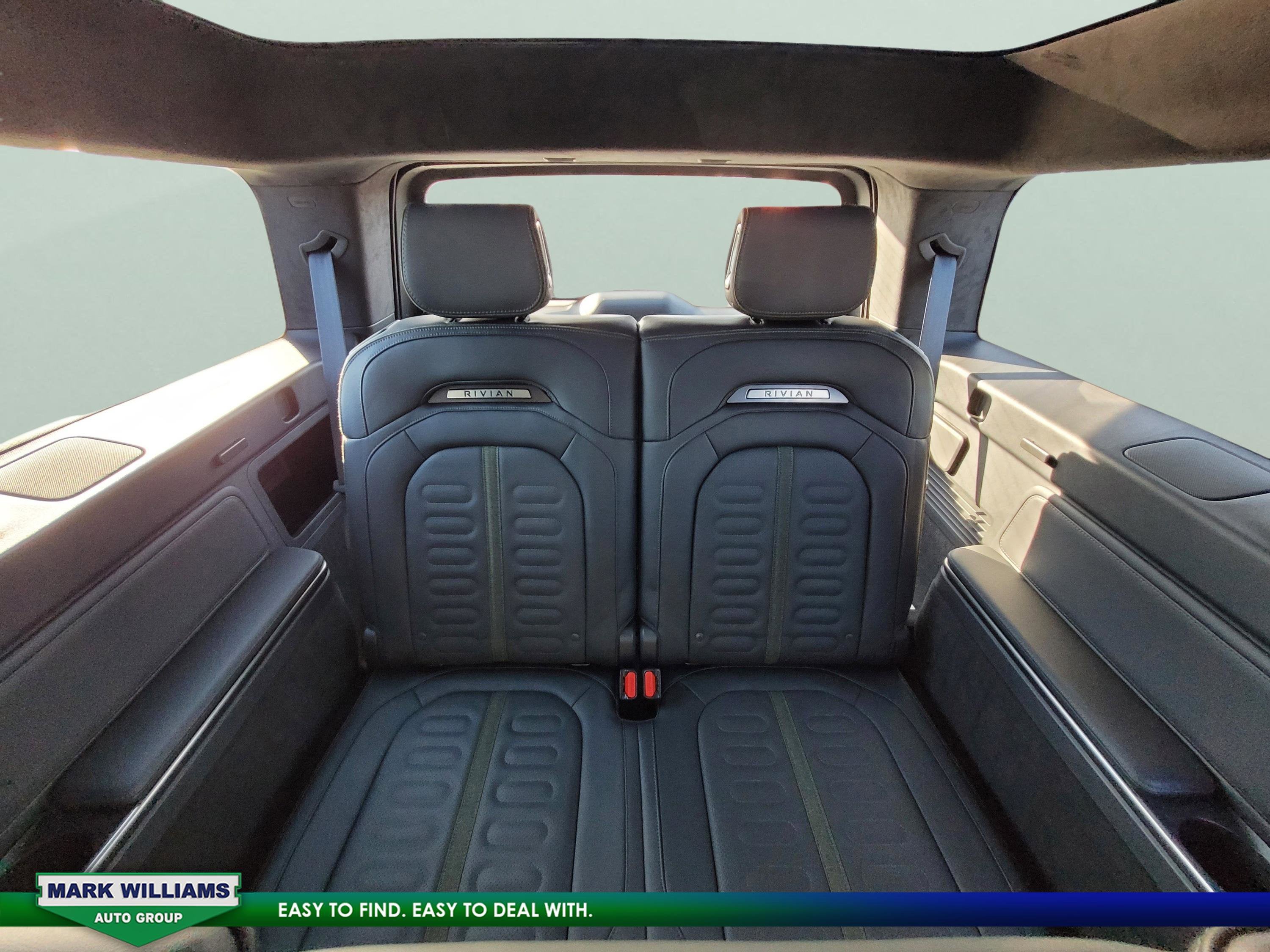 2025 Rivian R1S Adventure