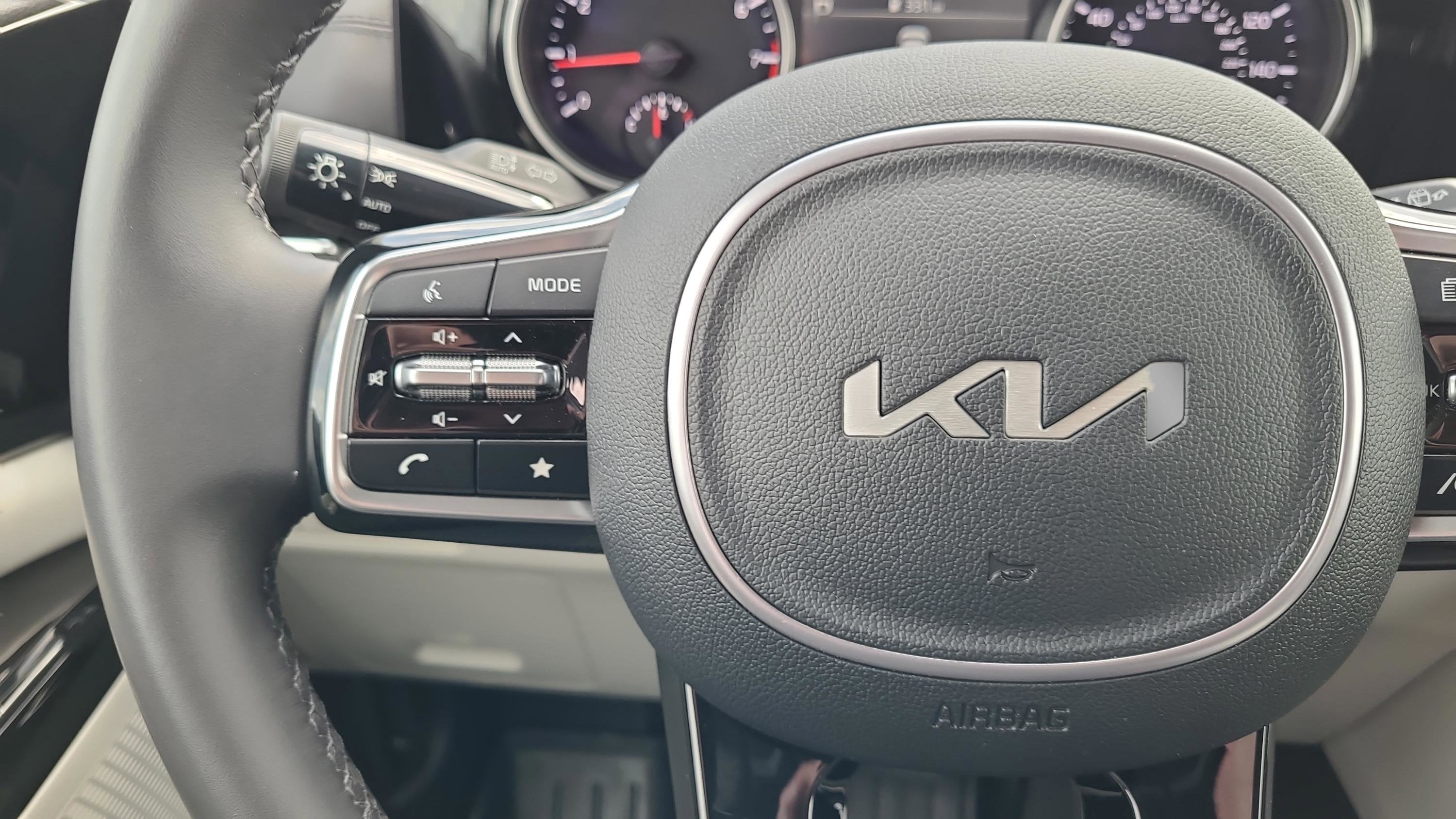 2024 Kia Carnival EX