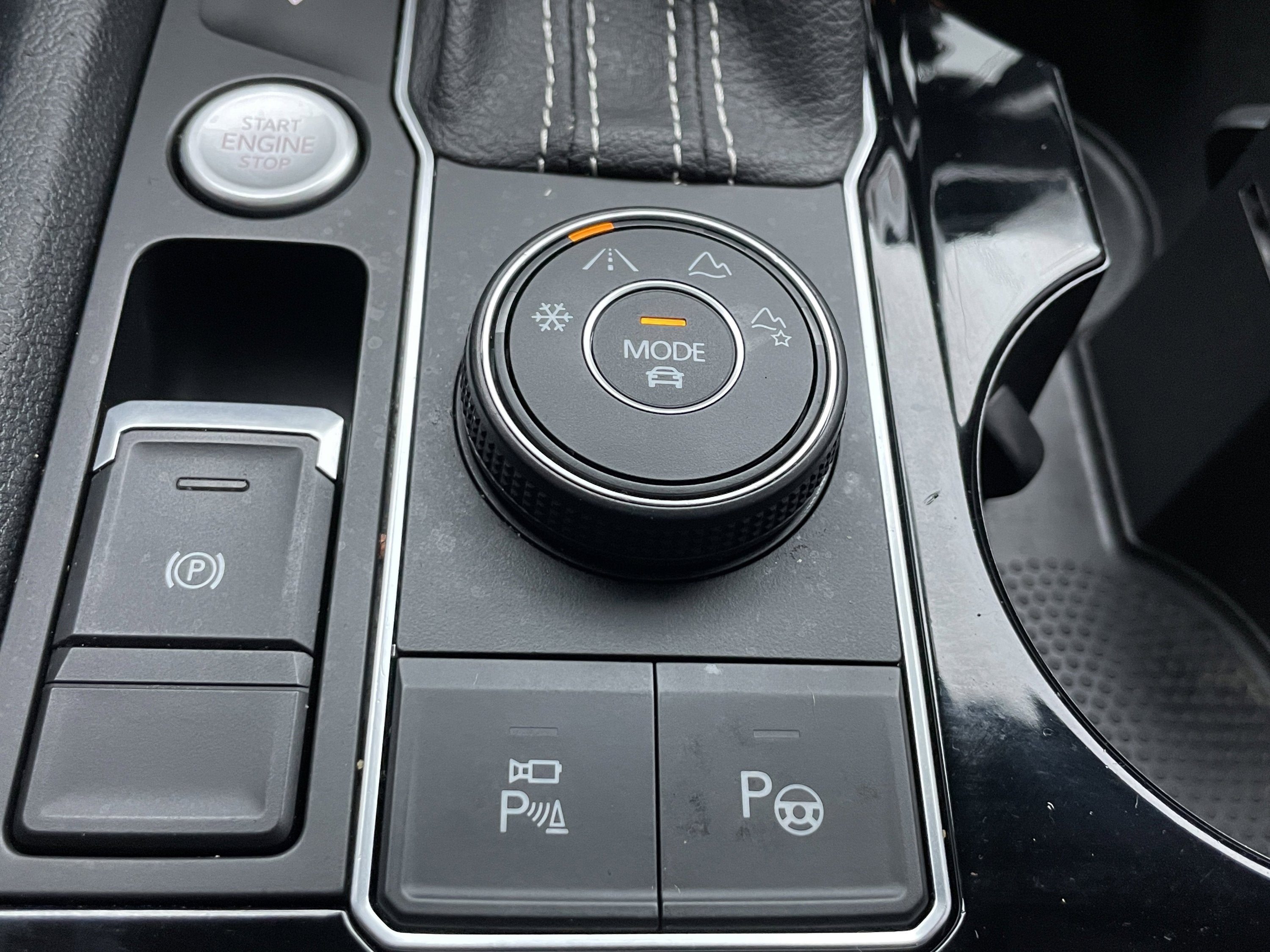 2022 Volkswagen Atlas Cross Sport 3.6L V6 SEL Premium R-Line