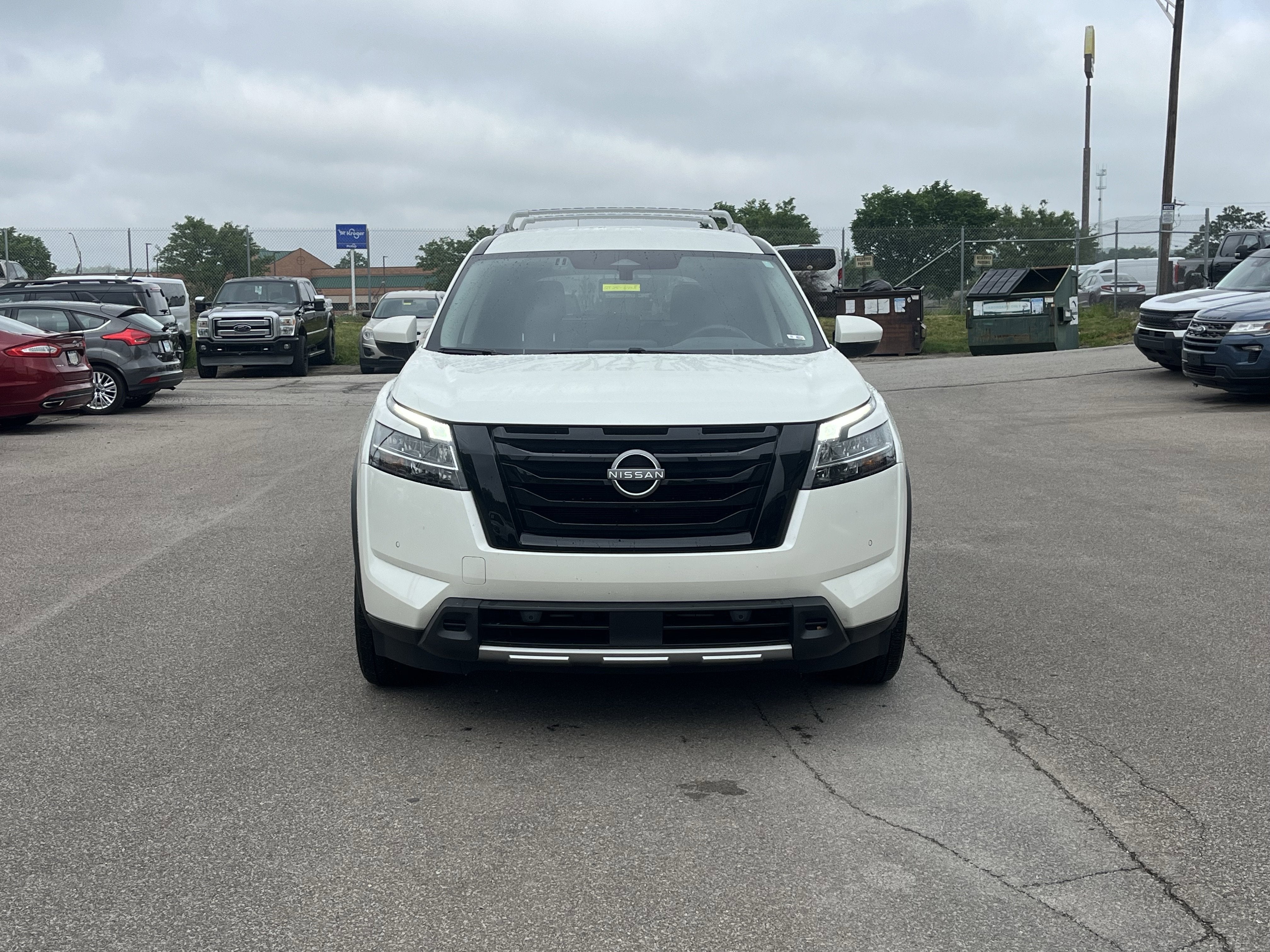 2023 Nissan Pathfinder SL