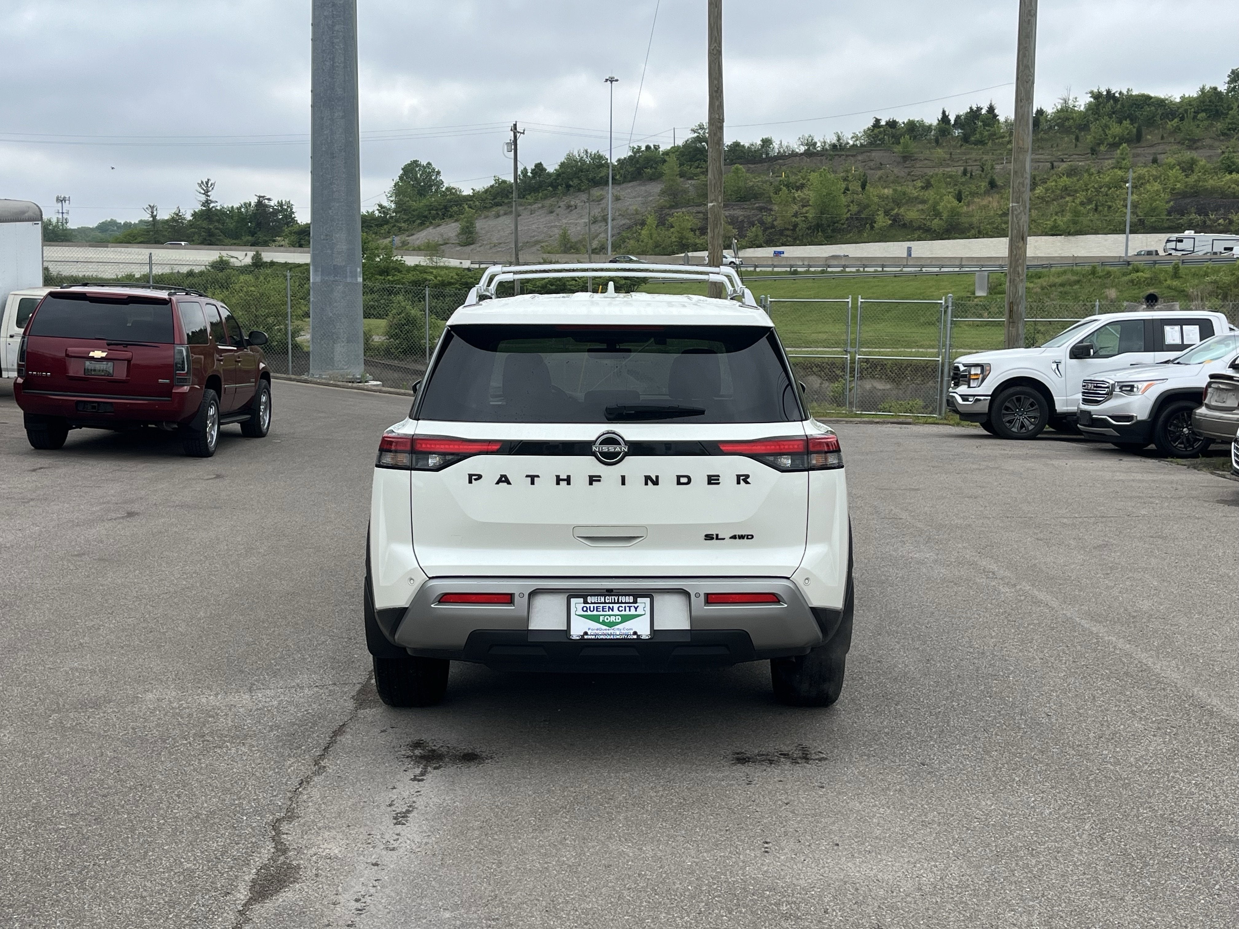 2023 Nissan Pathfinder SL