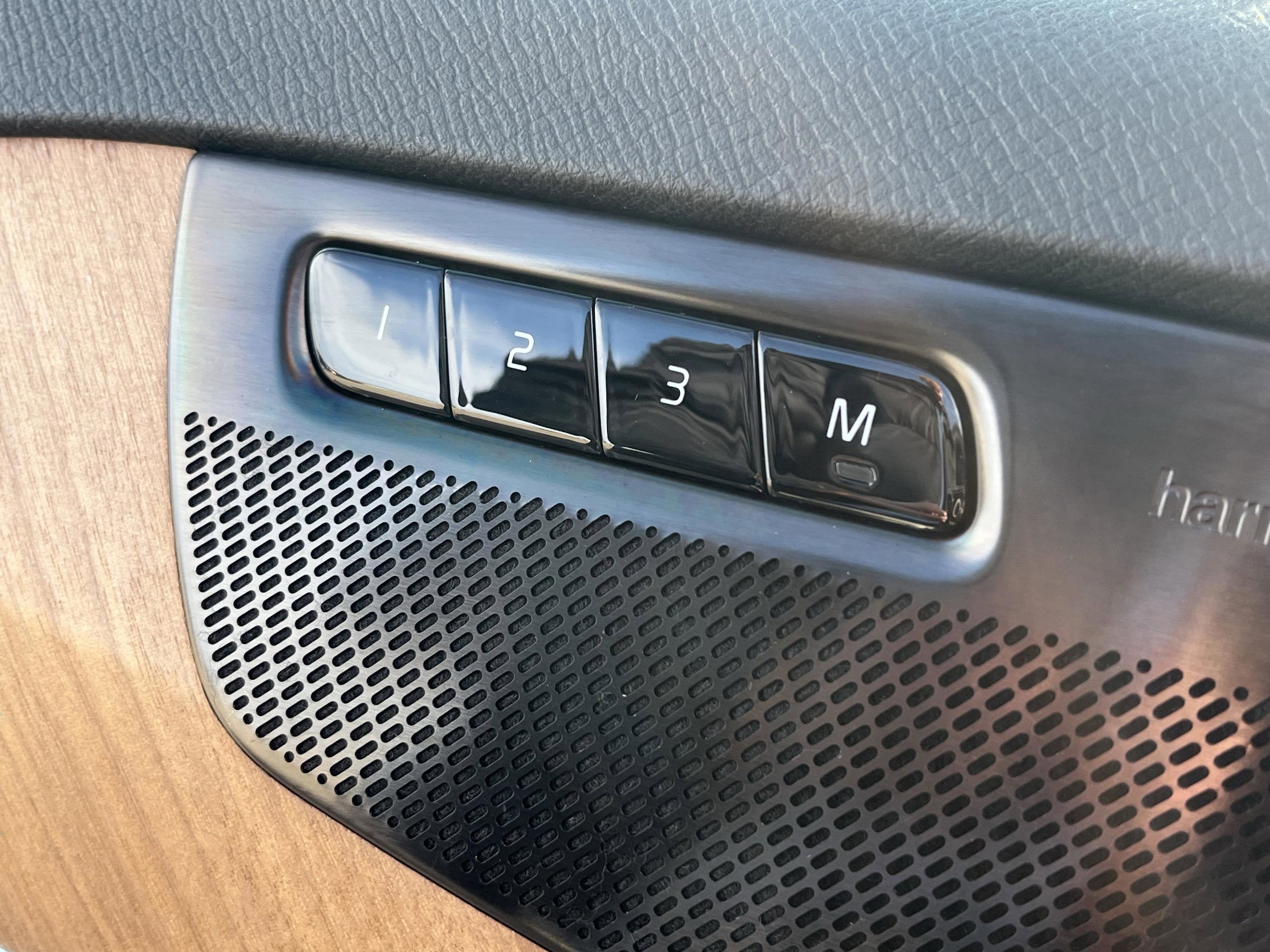 2023 Volvo XC90 Recharge Plug-In Hybrid T8 Plus Dark Theme 7 Passenger